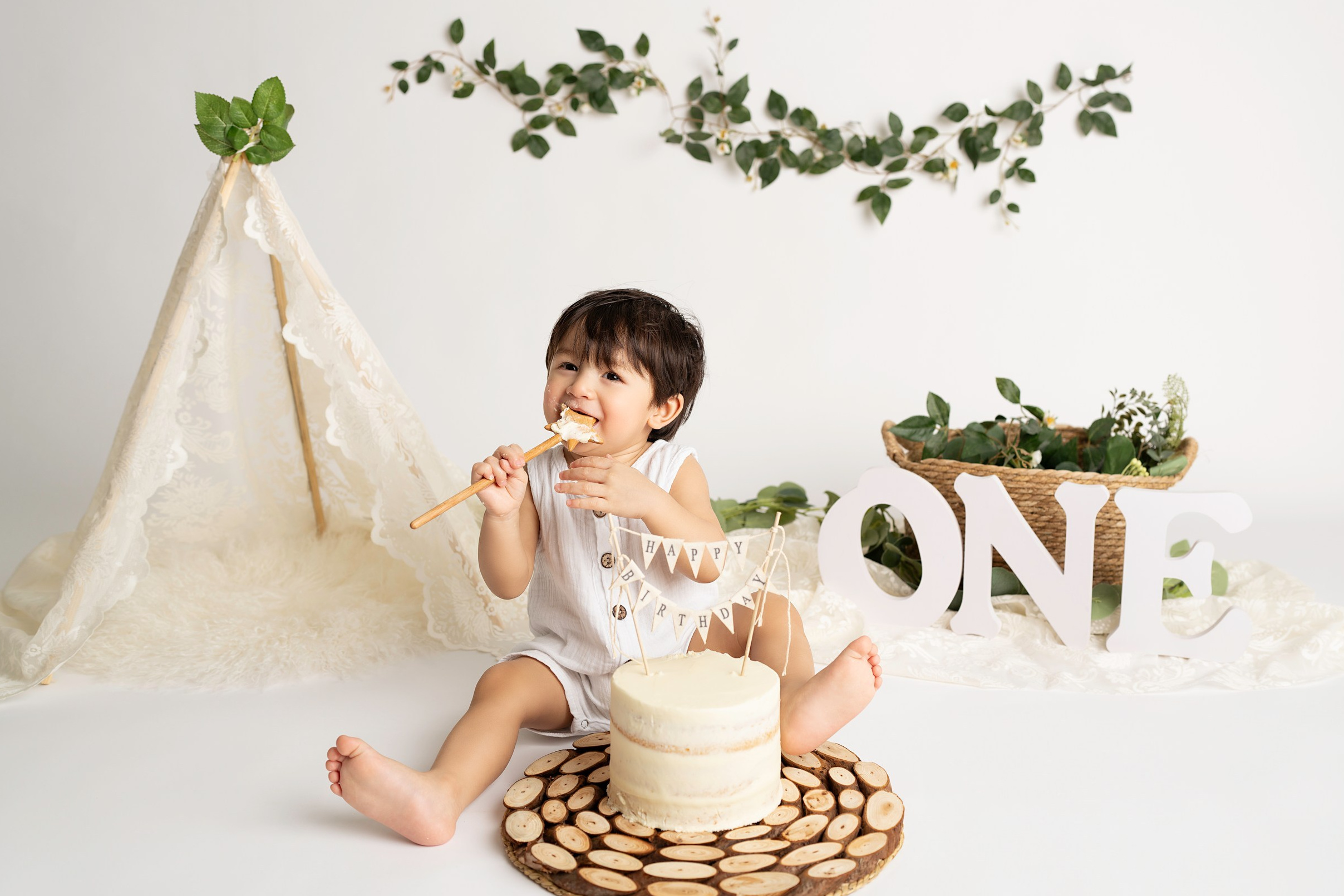 CAKE SMASH. Newborn, Sitter and Cake Smash Photographer in Doha, Qatar