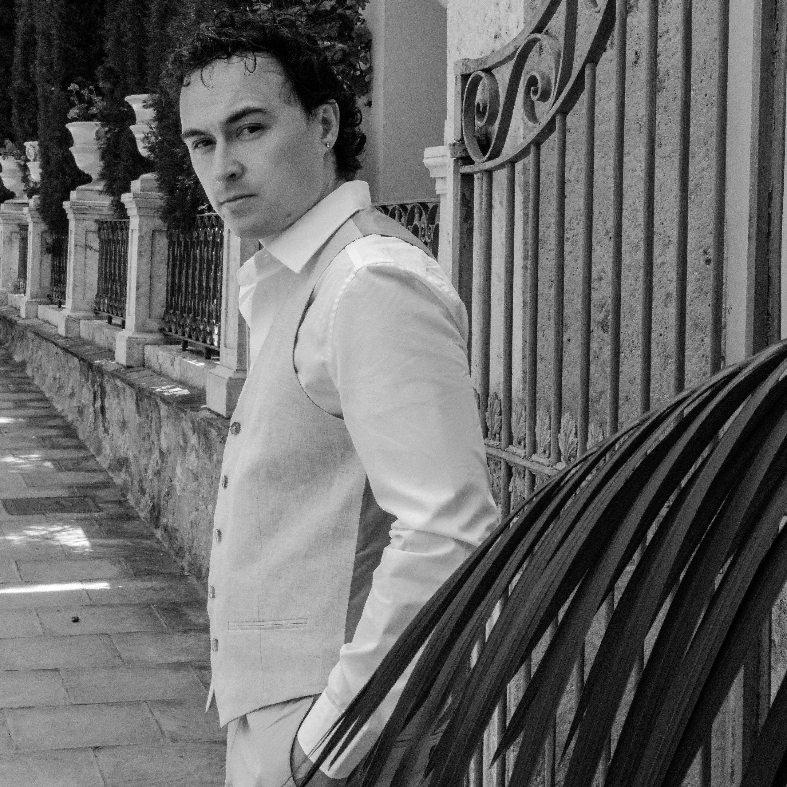 Contactos para contactar con un fotógrafo en Valencia | España | Europa. Fotógrafo de retrato, familia y reportajes en Valencia | España | Europa Vitalii Lumier