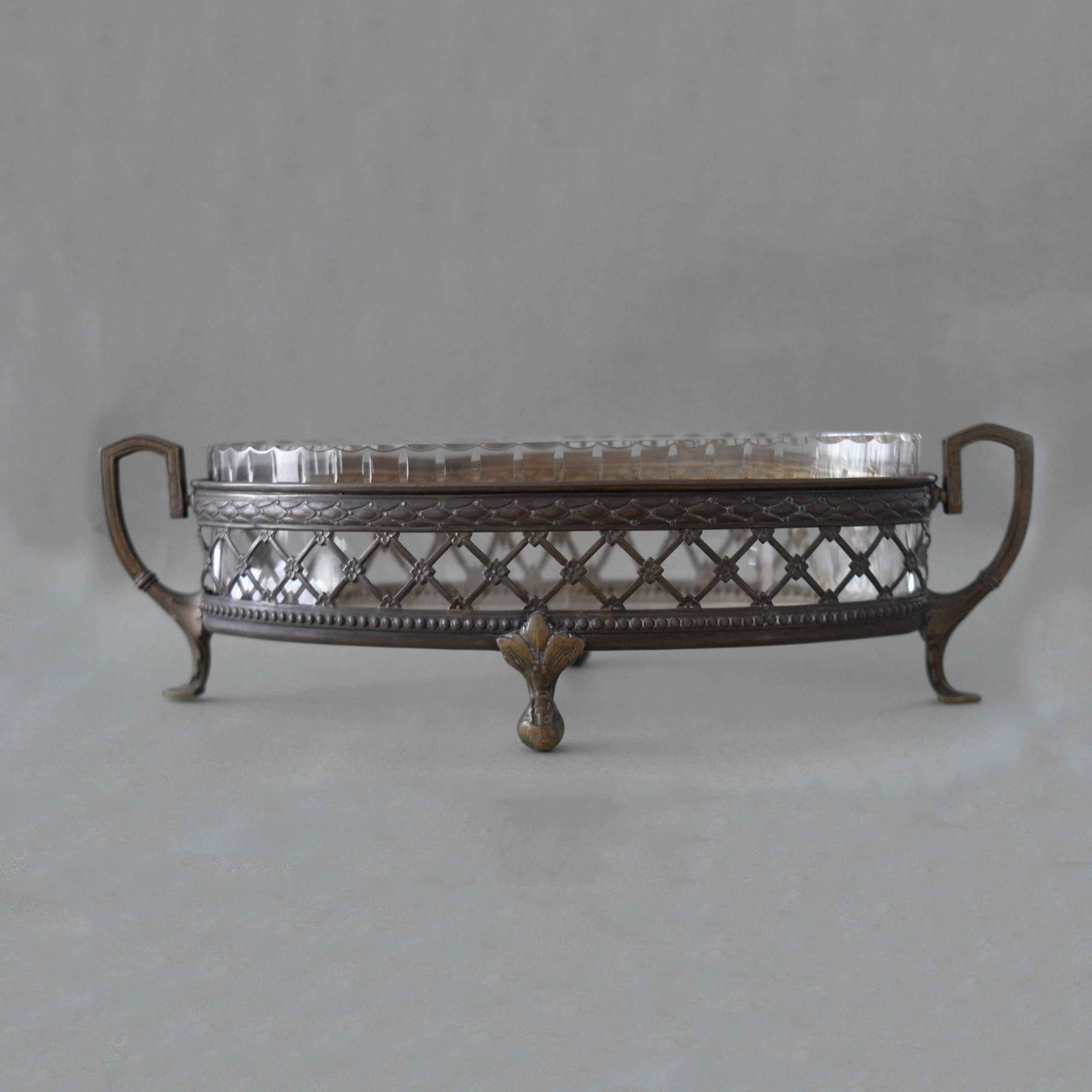 An exquisite world of tableware and decorative items. Современнные и актикварные украшения в Барселоне, Москве и Санкт-Петербурге