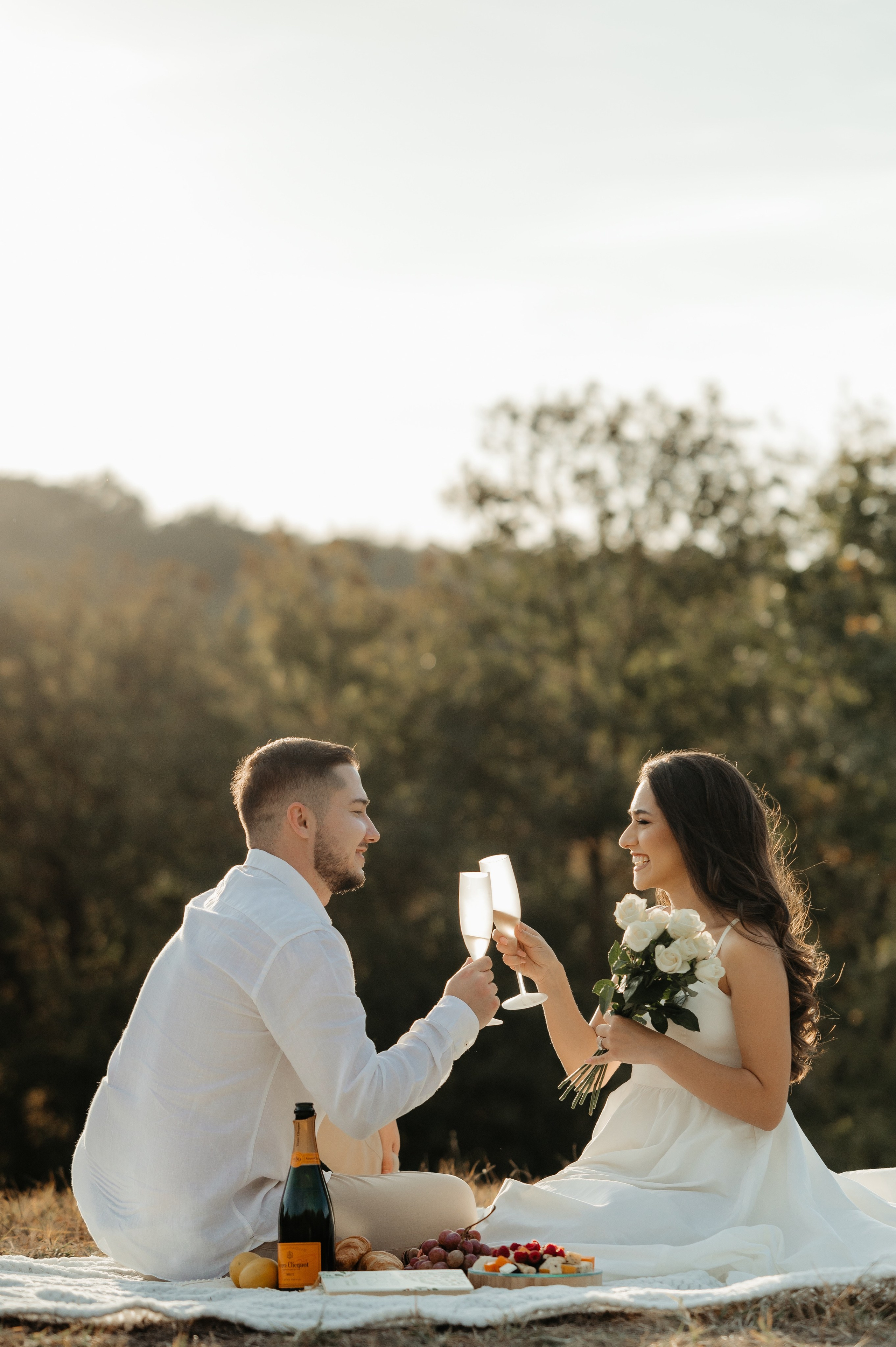 Cromatica tinutei la sedinta foto Save the date. Proud Vision Weddings | Wedding Photography & Film — Servicii profesionale Foto Video Nunta Iasi