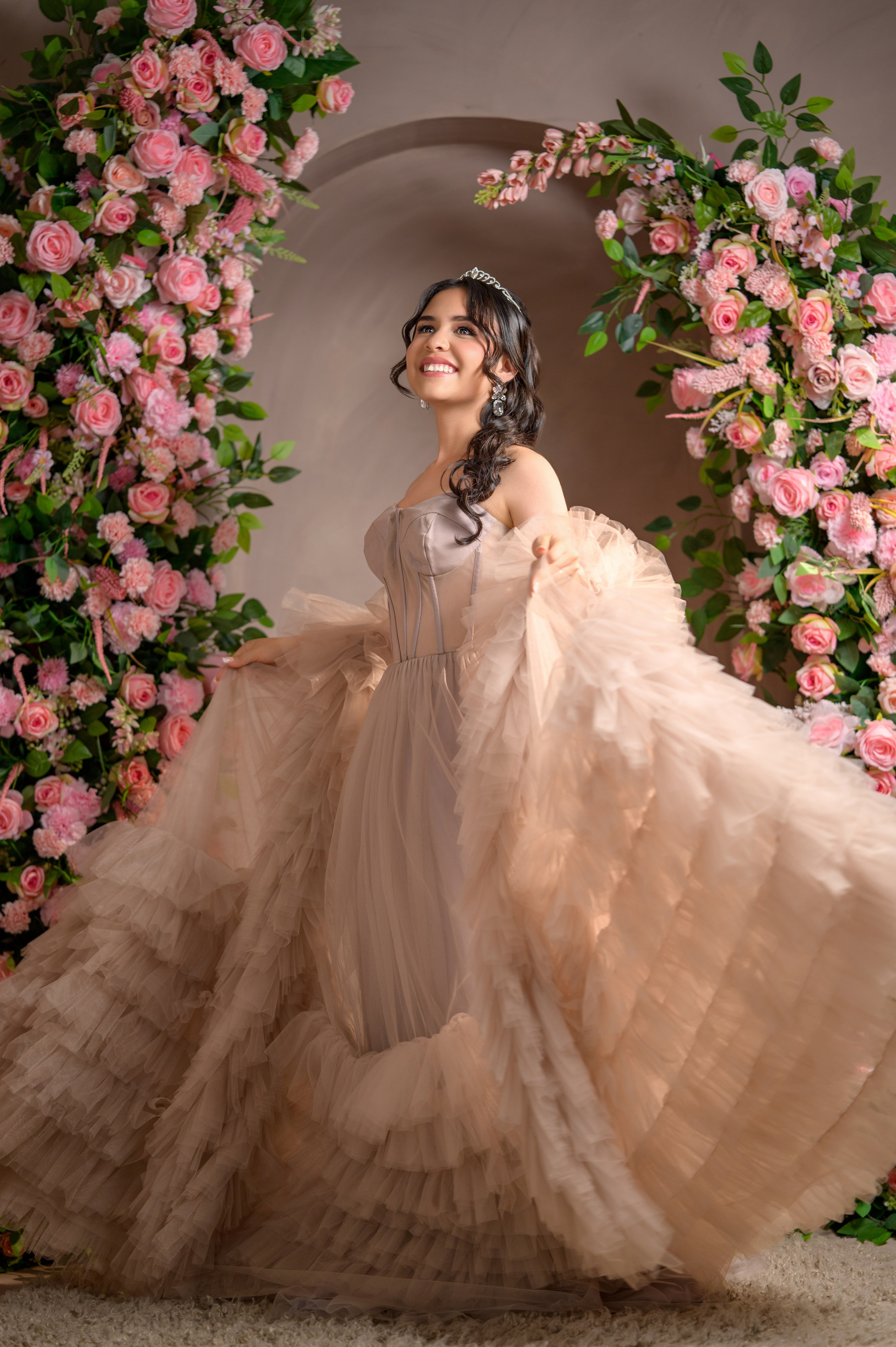 Sesión de fotos de quinceañera en estudio en David, Chiriquí — Isabella. Fotógrafo familiar, retratos. Panamá, Chiriqui. Ruslán Rusakóv