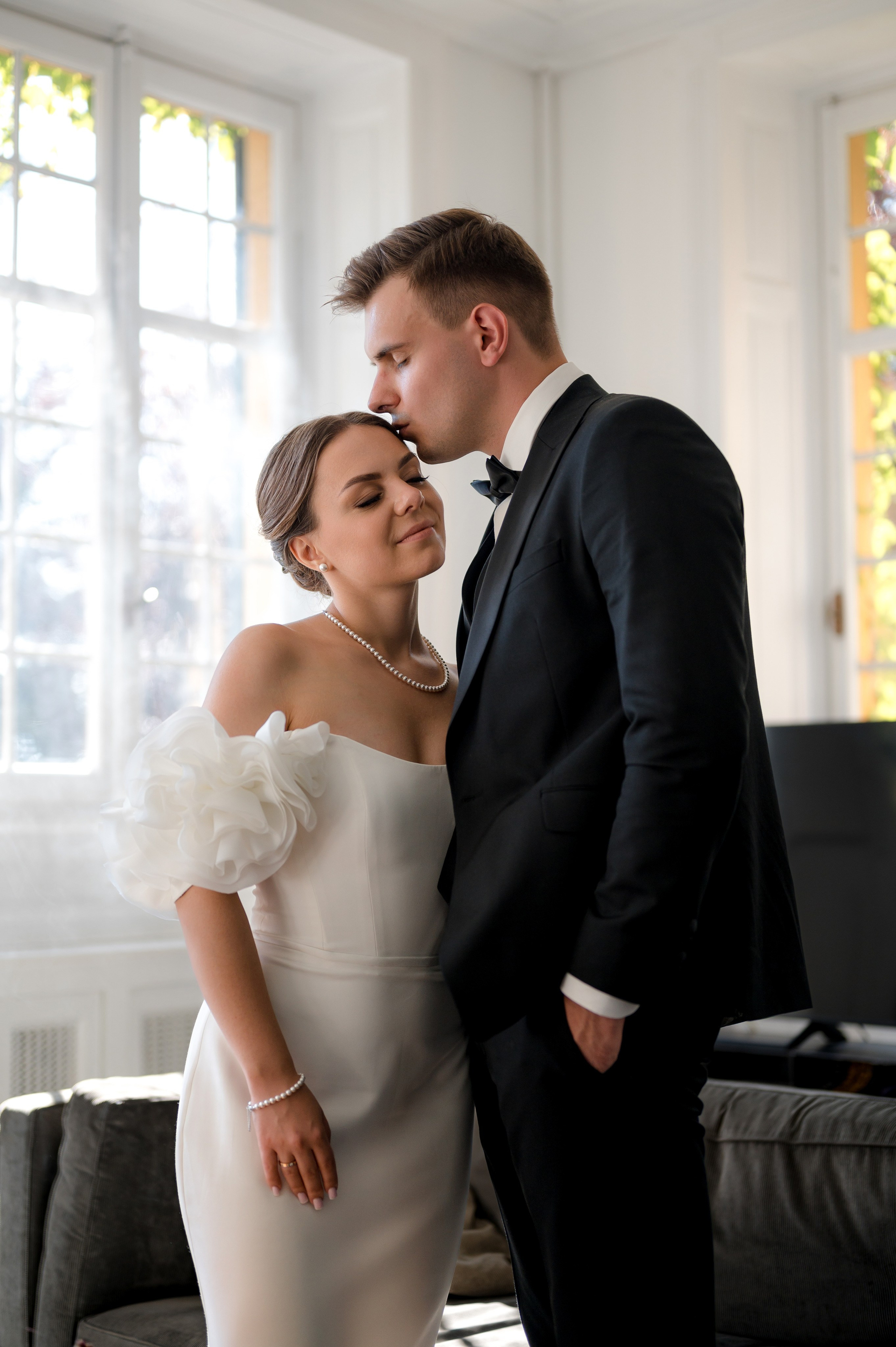 How to Feel Confident and Relaxed in Front of the Camera on Your Wedding Day. Destination Wedding photographer Italy, France, Germany, Spain, Poland Oleg Zaicev