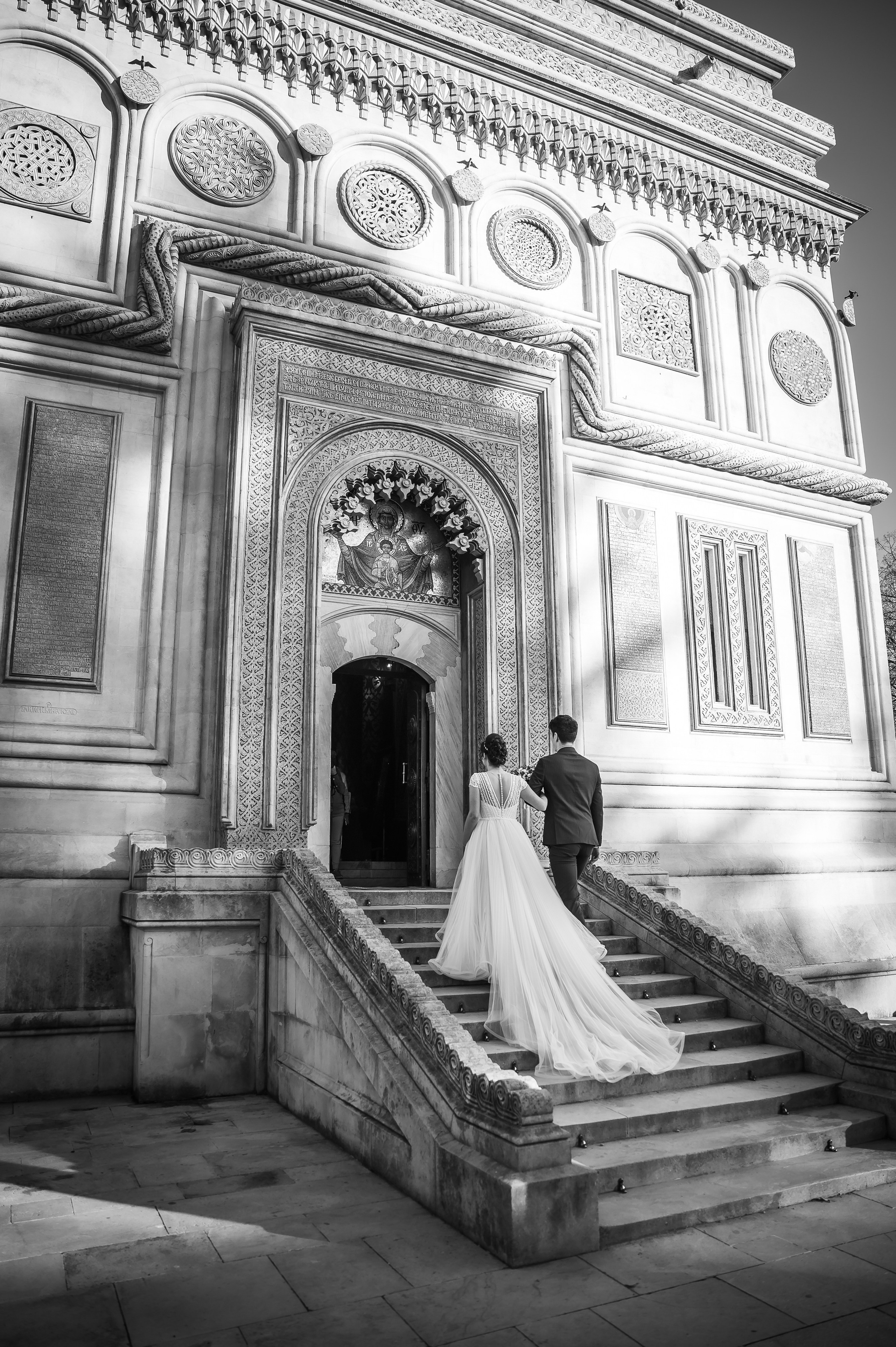 fotograf nunta stil editorial cladire eleganta Bucuresti