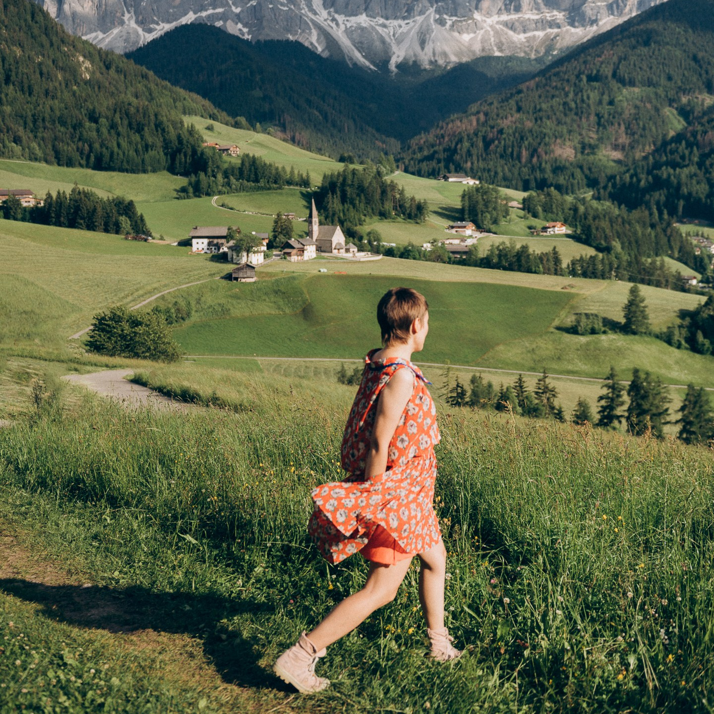 Contact Ksenia Markart – Family Photography in the Dolomites. Cinematic photographer in the Dolomites, Italy, Europe