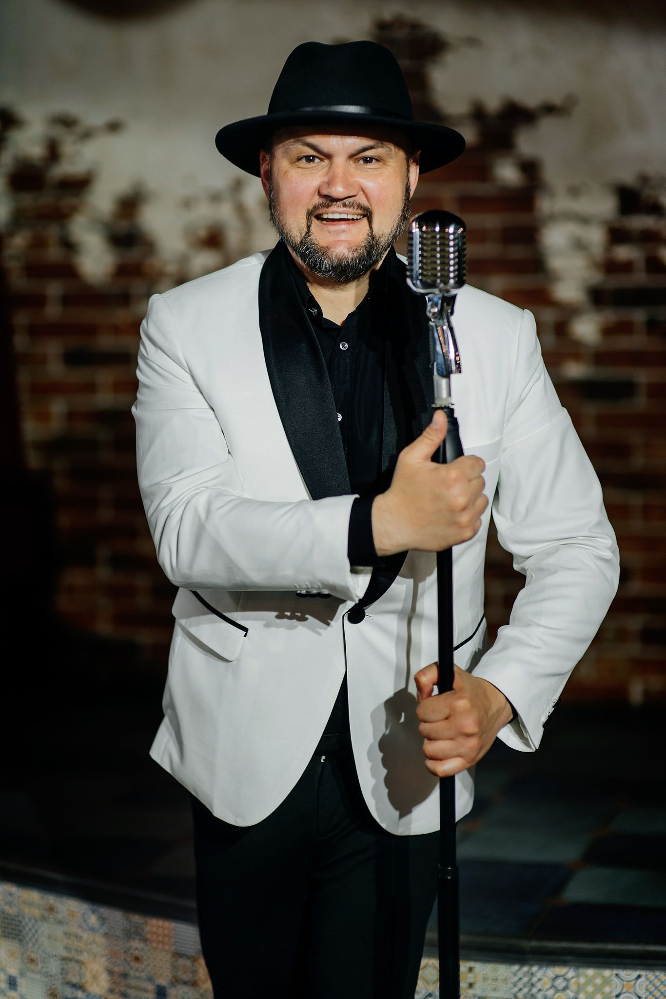 Moderator pentru nunta. Moderator-interpret pentru nunta, cumătrie, petreceri corprorative