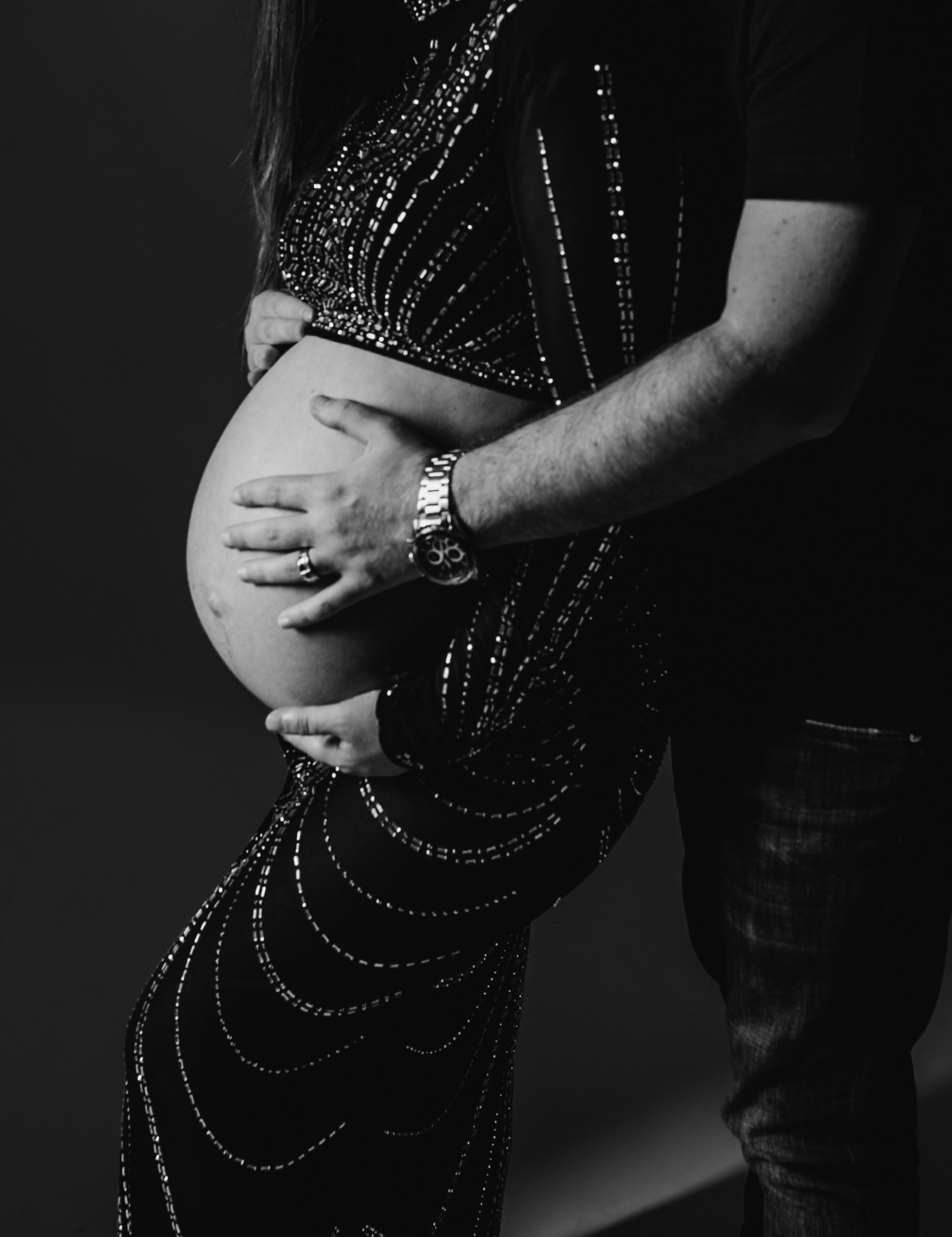 Innige Momente während der Schwangerschaft – natürliche und zeitlose Maternity-Fotografie.