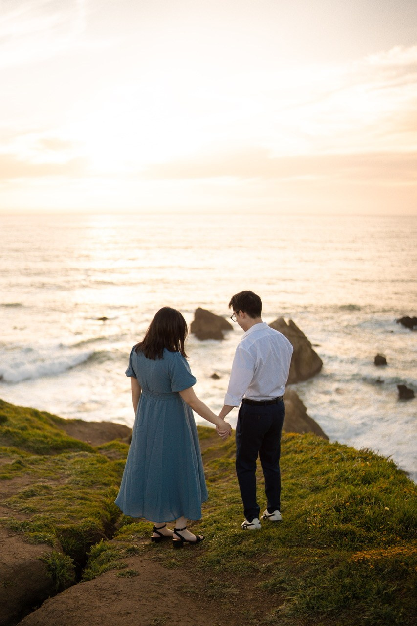 Golden Light & Ocean Breeze — A Maternity Session at Mori Point. Maternity, family and newborn photography in San Francisco Bay Area