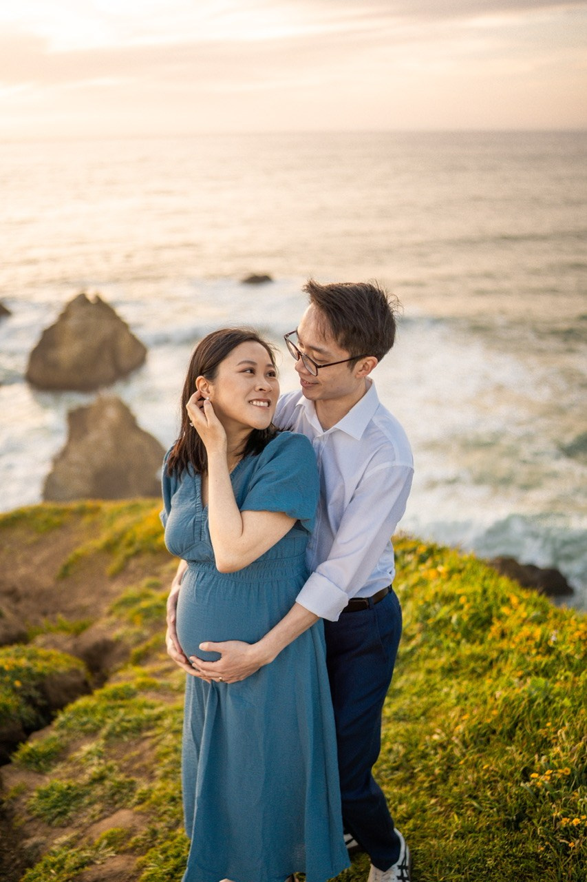 Golden Light & Ocean Breeze — A Maternity Session at Mori Point. Maternity, family and newborn photography in San Francisco Bay Area