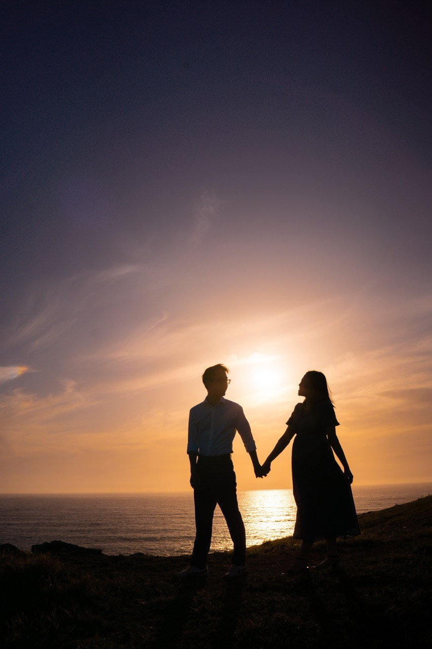 Golden Light & Ocean Breeze — A Maternity Session at Mori Point. Maternity, family and newborn photography in San Francisco Bay Area
