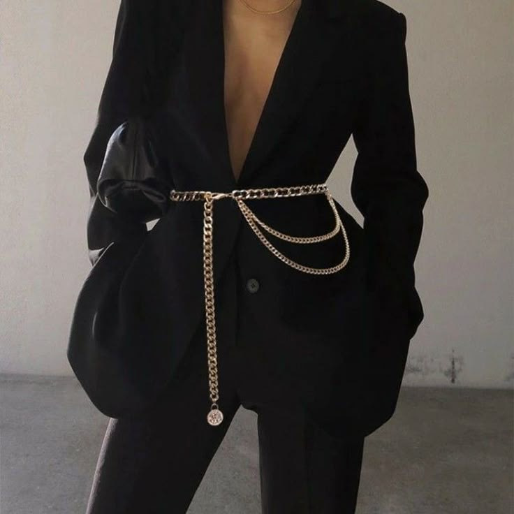 Stils. Sievieteslidzsvars