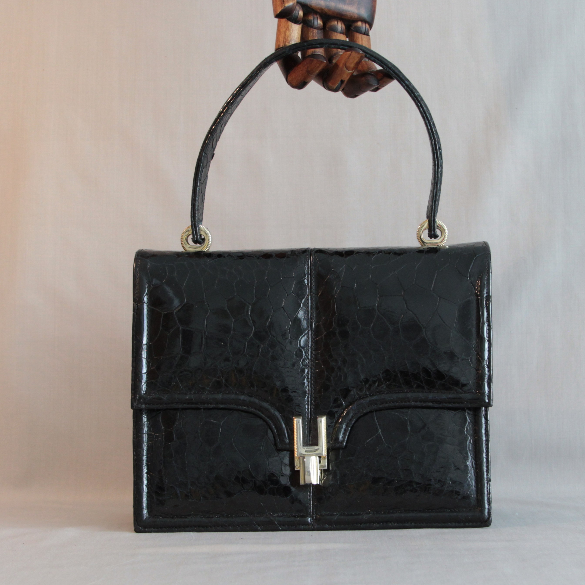 Clothing and Accessories. Современнные и актикварные украшения в Барселоне, Москве и Санкт-Петербурге