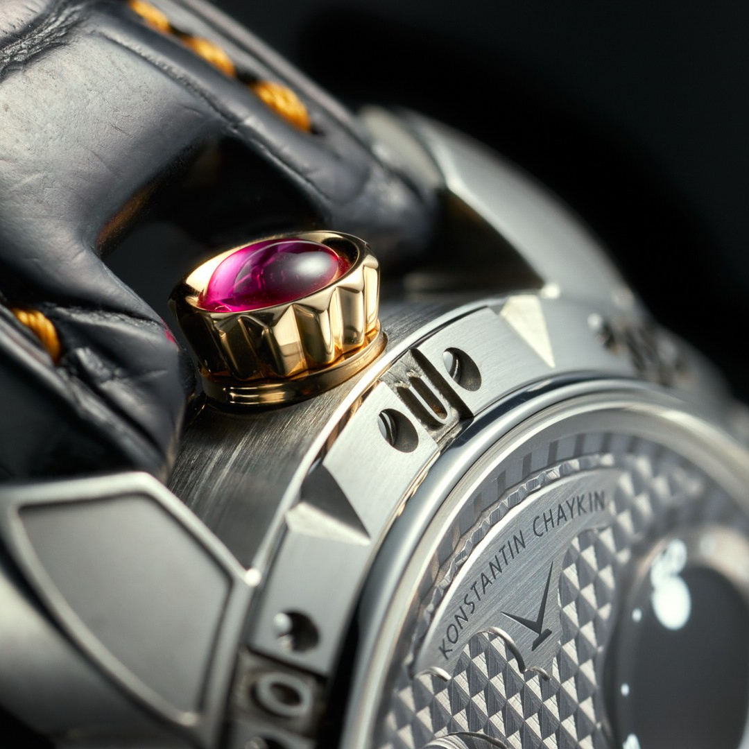 Wrist watch crown closeup - photographer Andrey Dunin