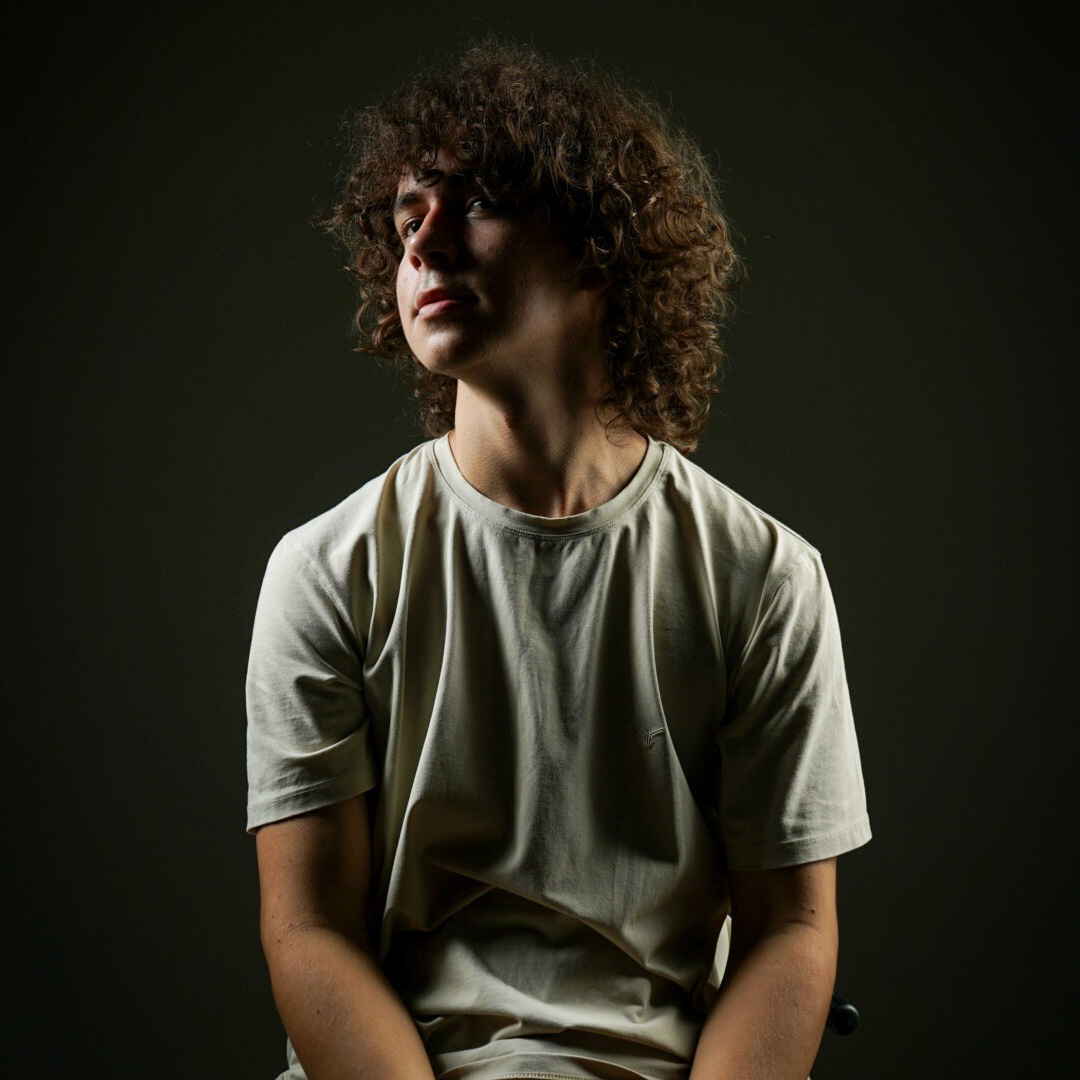 Contacts. Cristi Lazar — Fotograf Chișinău
