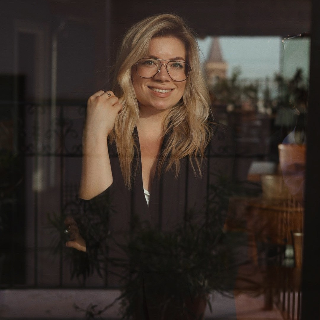 CONTACTS. Valerıya Efremova Photographer Barcelona