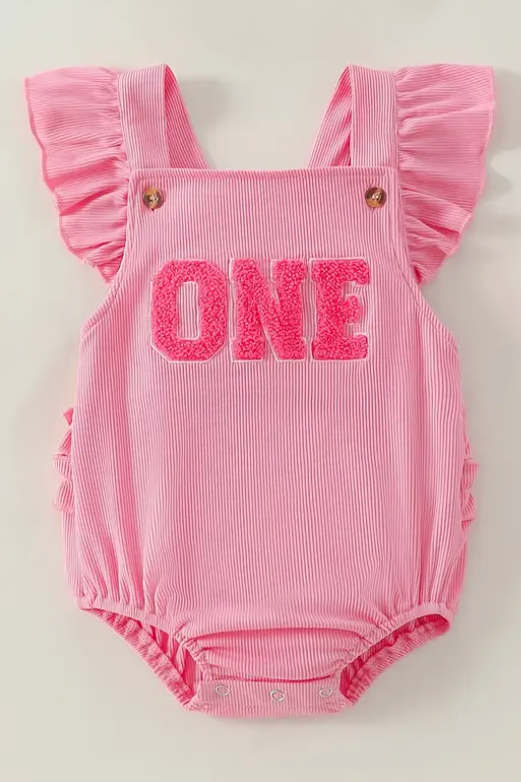 Cake smash outfits for girls. Newborn and family photographer. Hills District. Sydney