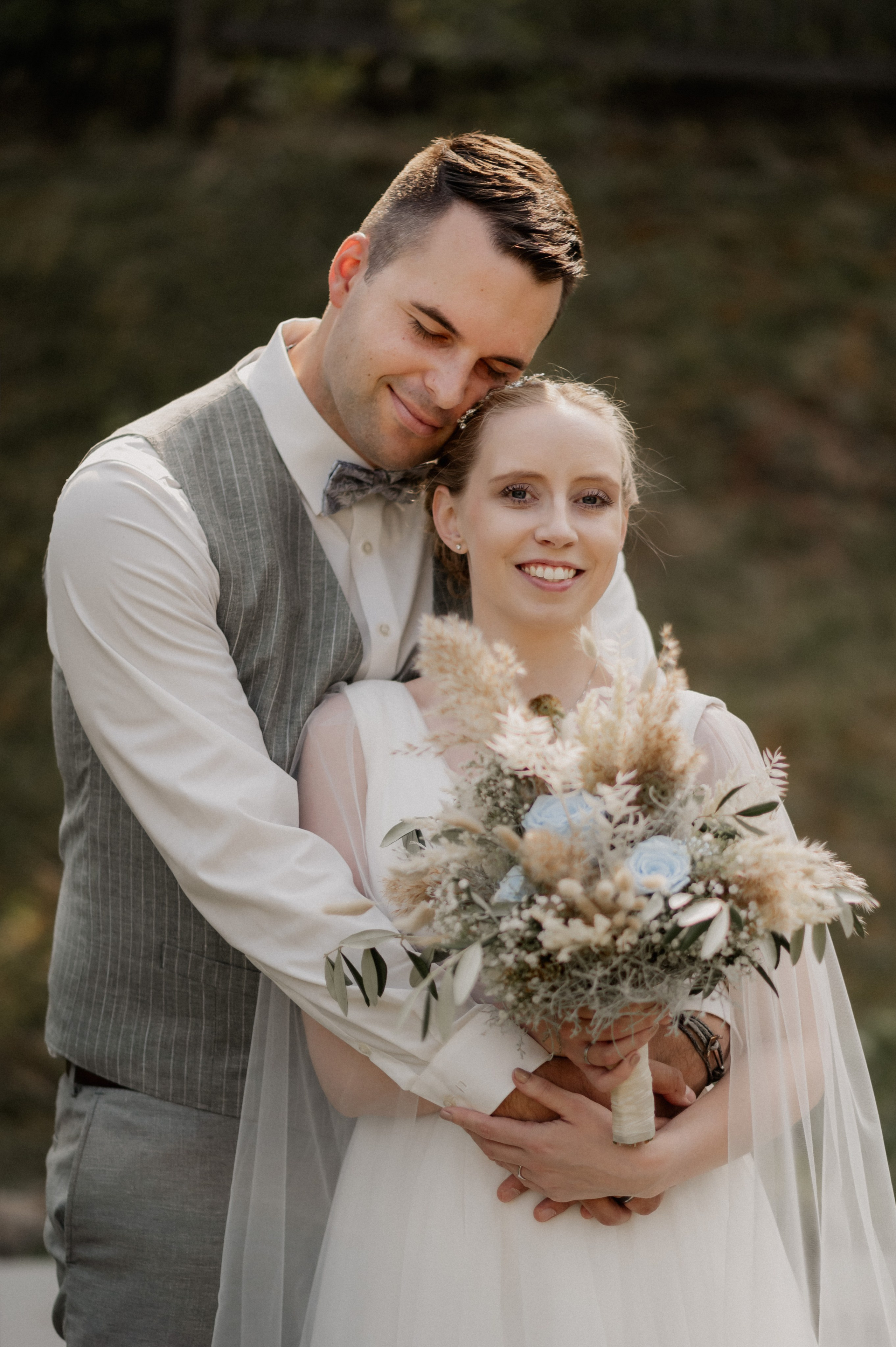 Hochzeitspaar vor malerischem Hintergrund