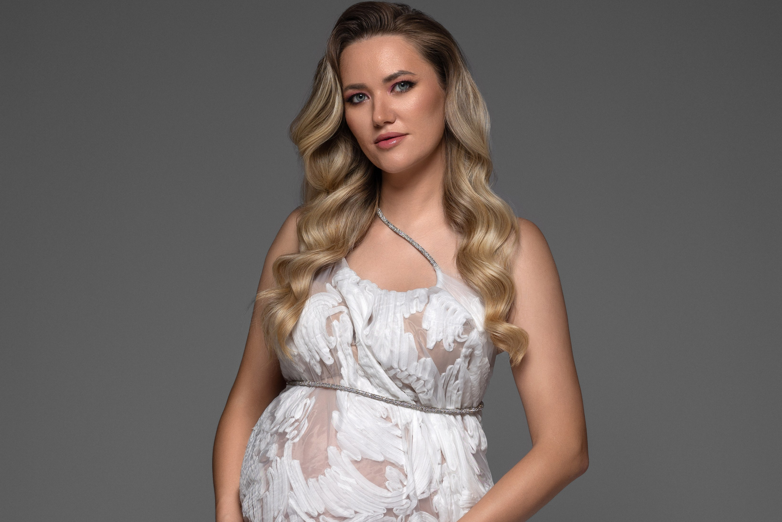 Makeup and hair style for photo shoot in Milan Italy| fashion maternity