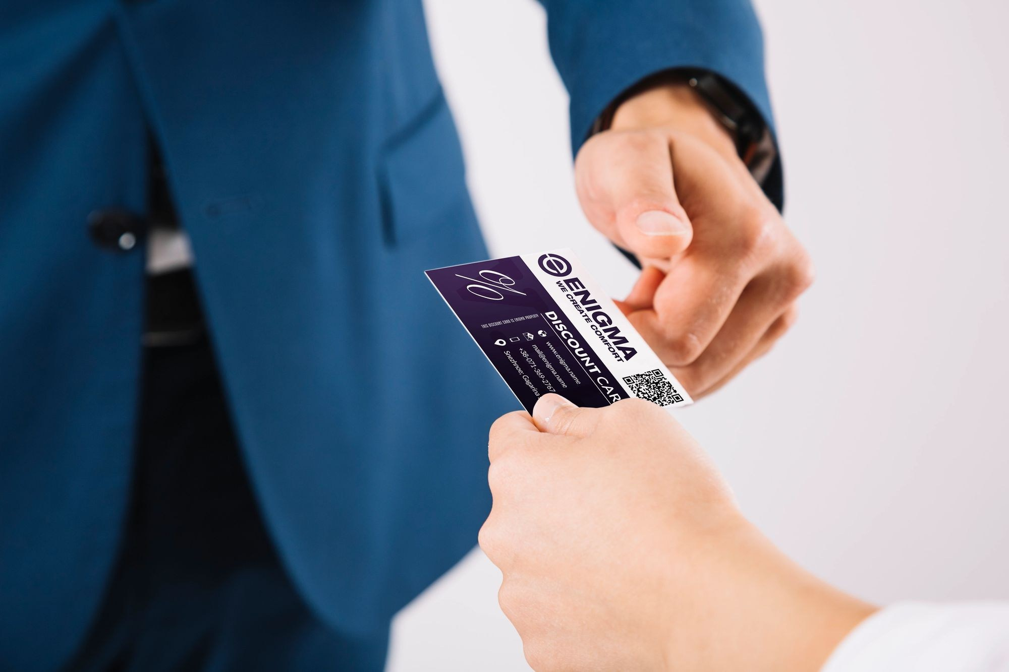 С накопительной дисконтной картой салона пластиковых окон Enigma покупки делать приятнее.