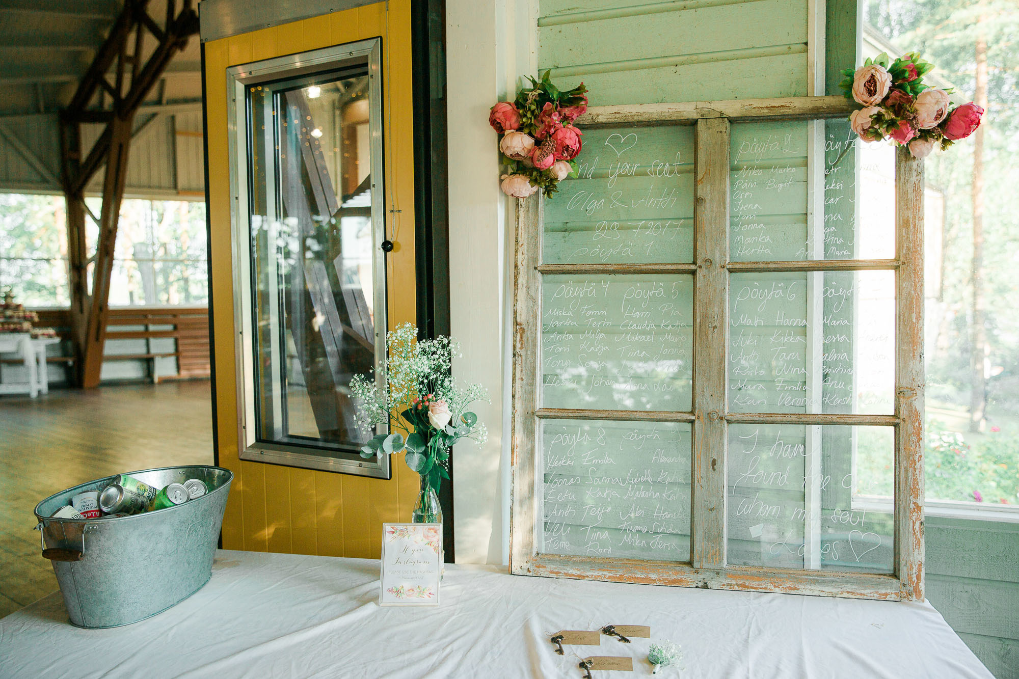 Vanhojen ikkunoiden käyttö hääkoristelussa