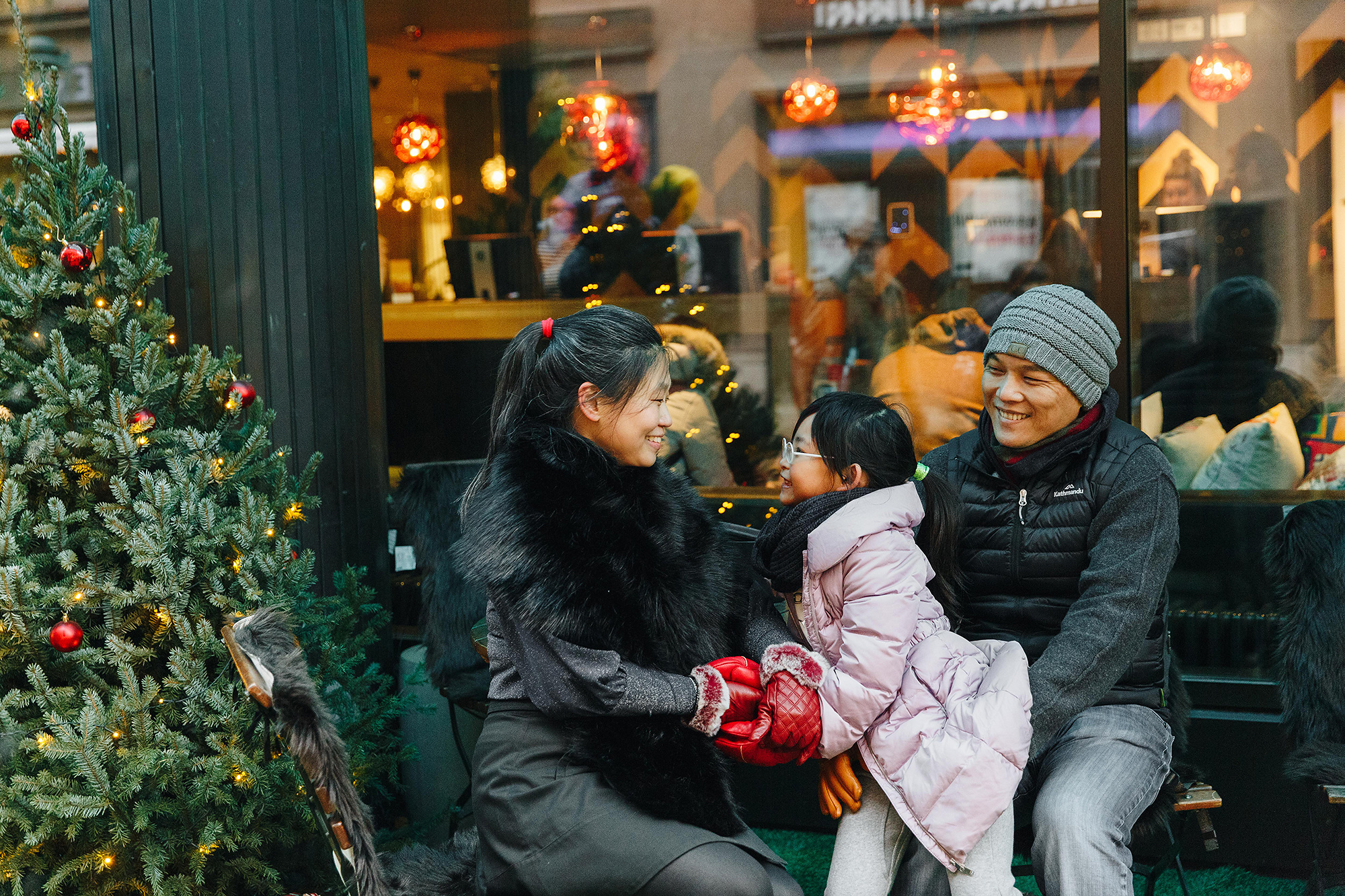 Family session in Helsinki city center/ photographer in Helsinki