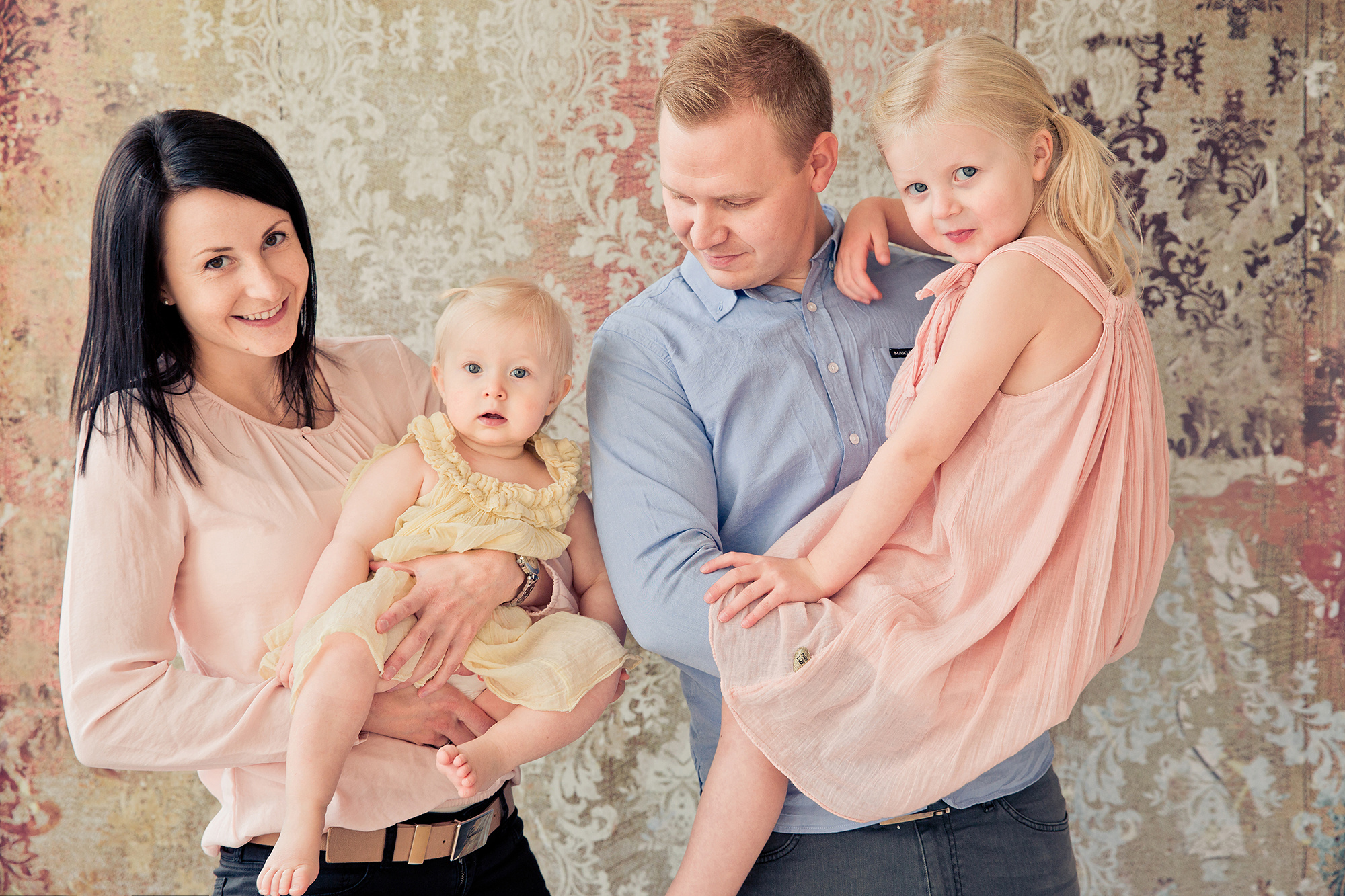 1-vuotiskuvaus studiossa Helsingissä