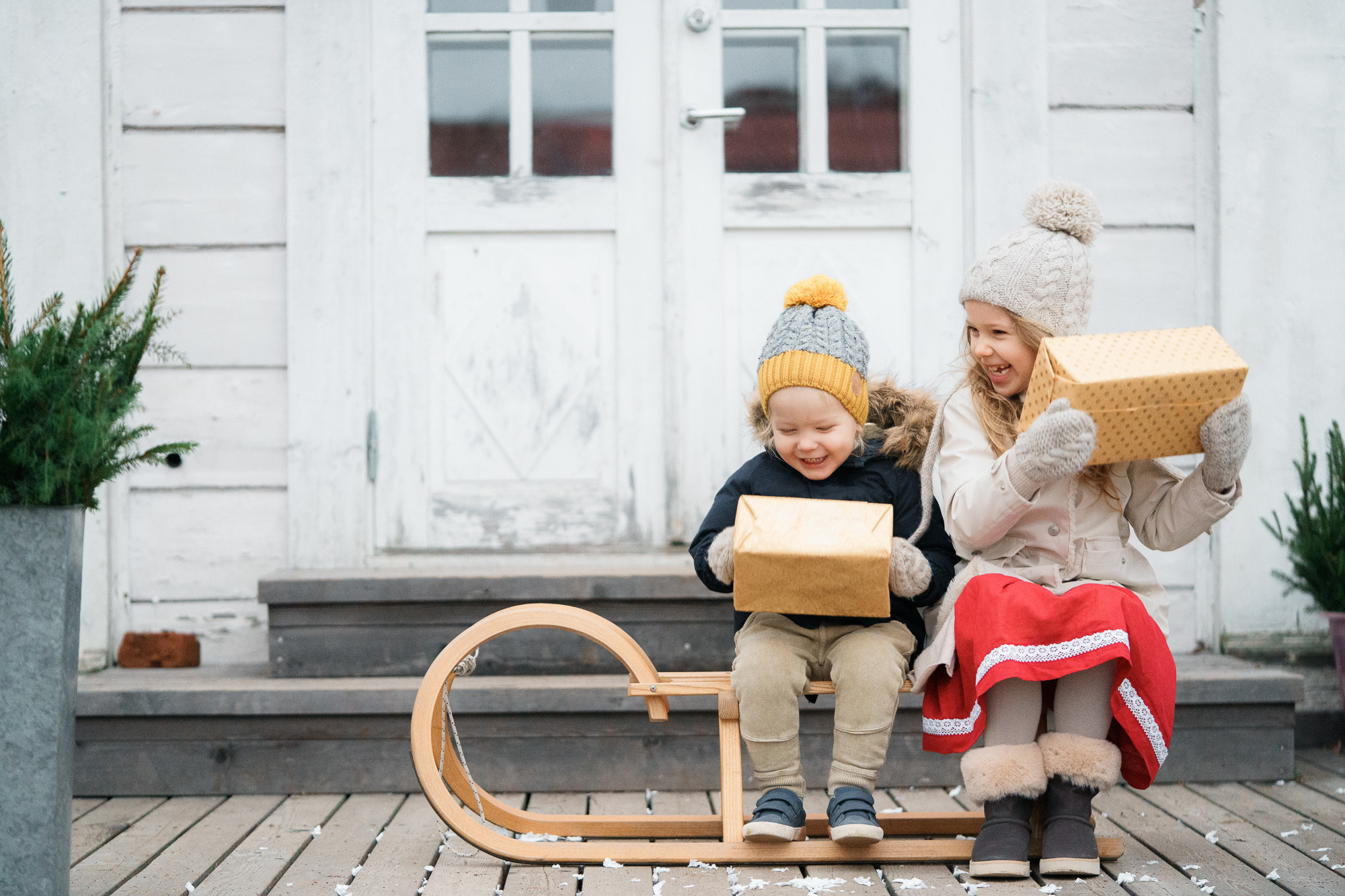 Jouluaiheinen lapsikuvaus miljöössä