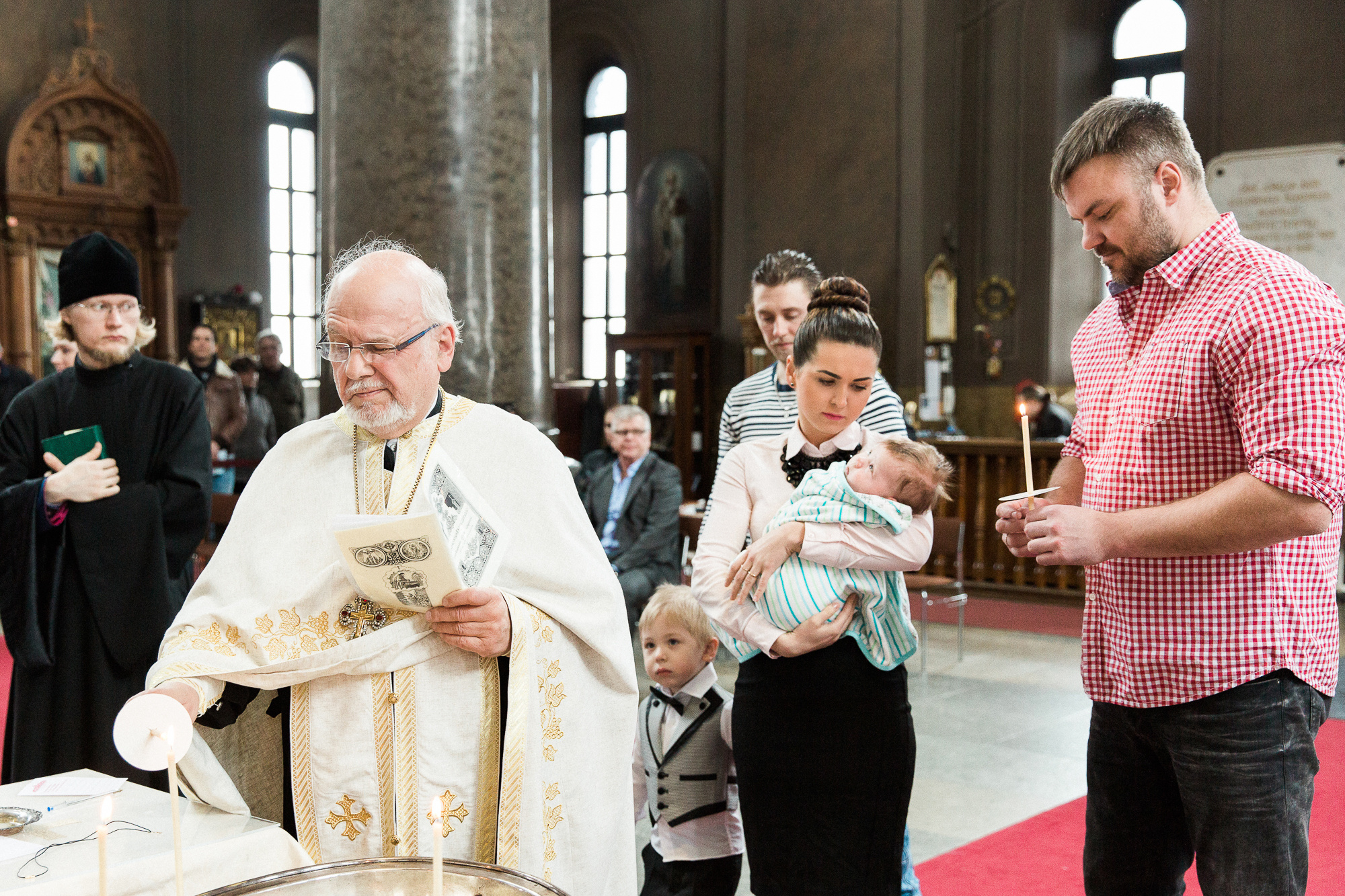 Ristiäiskuvaus Helsingissä Uspenskin katedraalissa