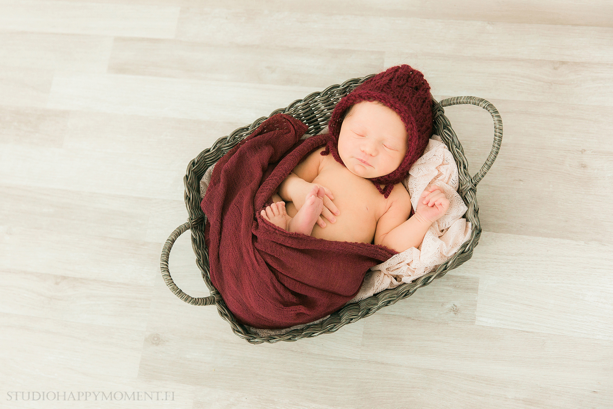 Vastasyntyneen tyttön kuvaus, Helsinki