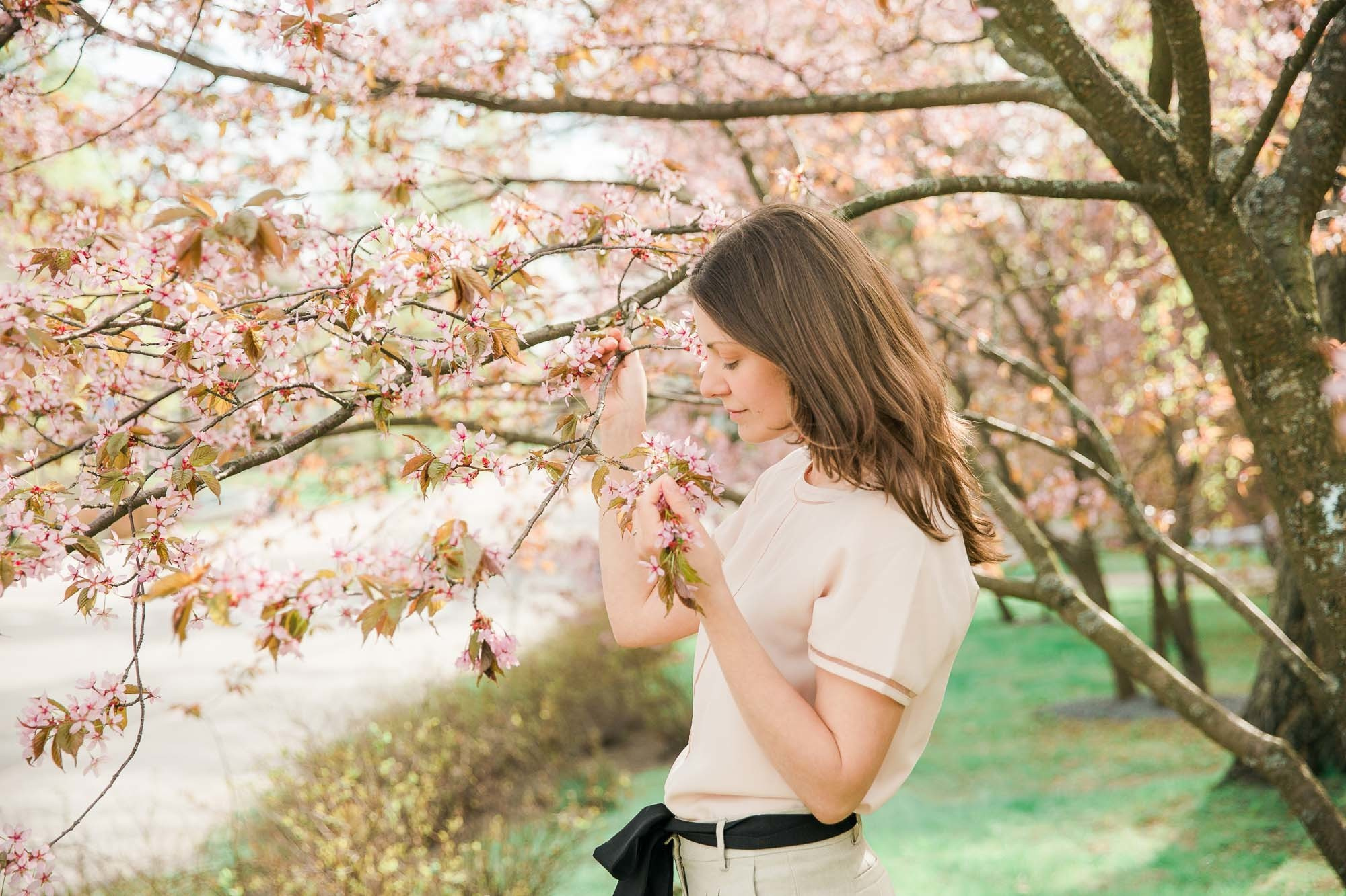 Äiti-lapsikuvaus Helsingissä, kirsikkapuistossa