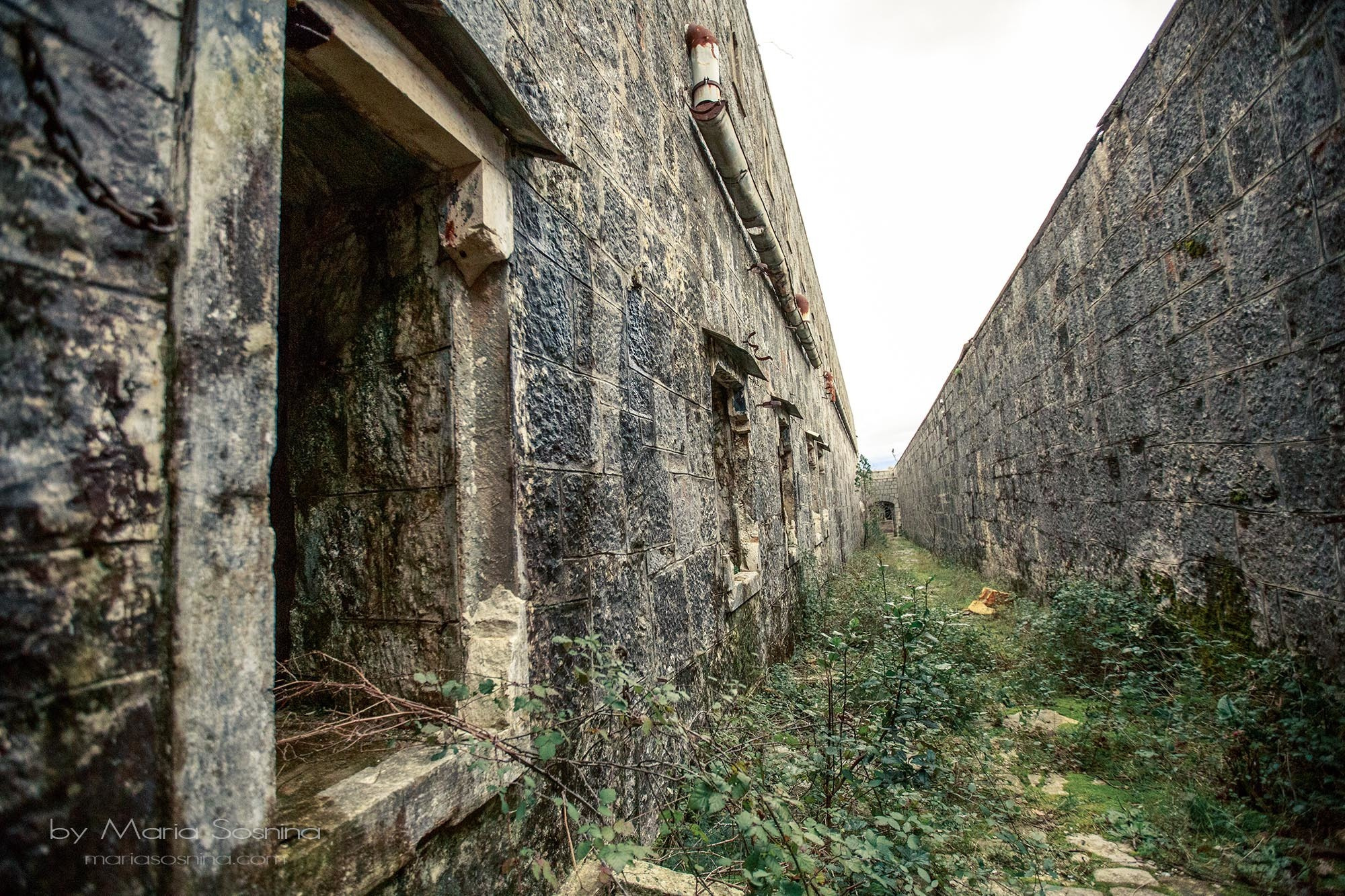 Militært fort på Lushtica-halvøya