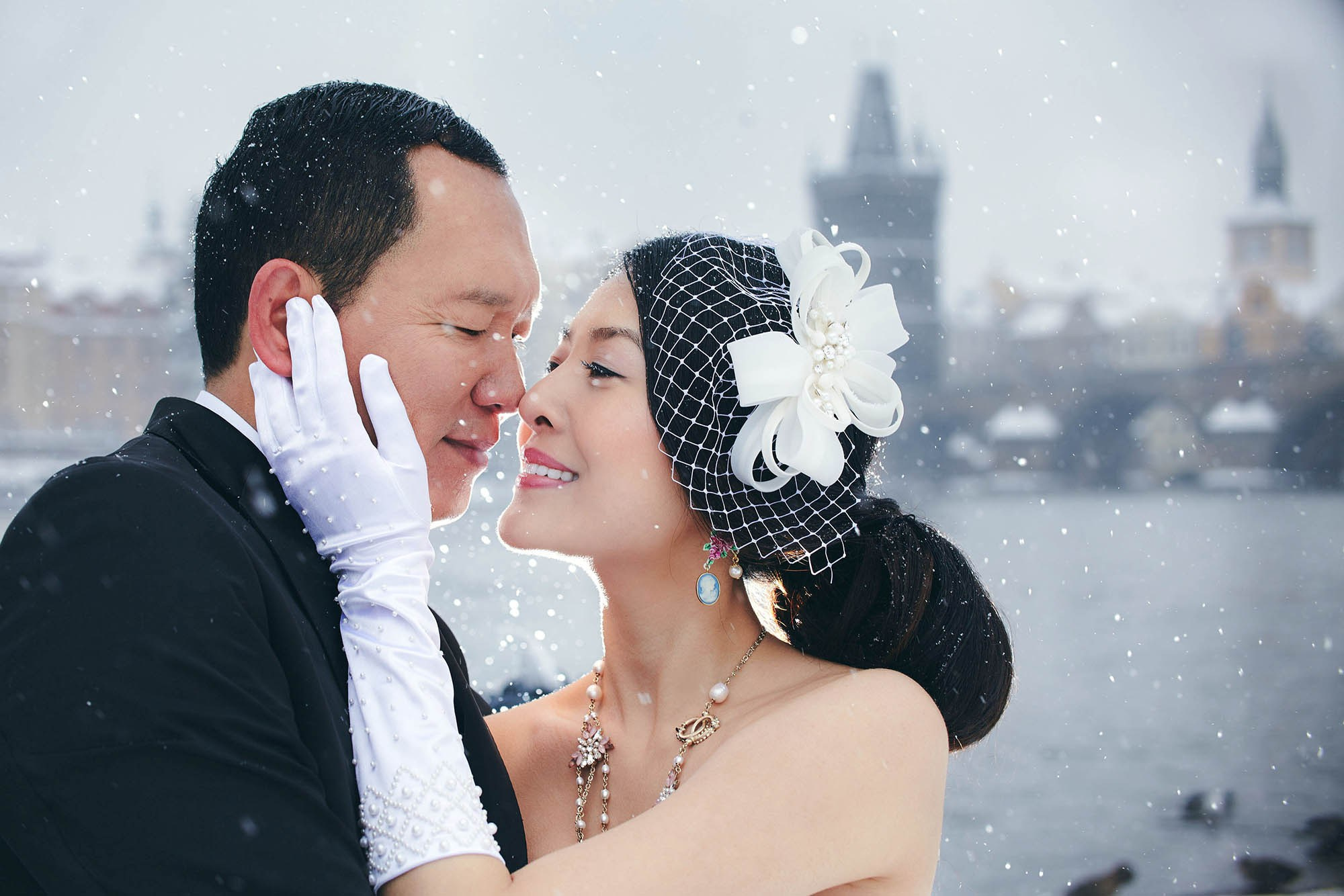 Helen and CY view winter Prague from the Hanavský pavilon during their pre-wedding session.