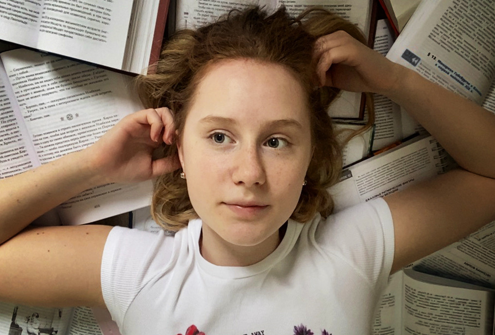 Online photo session. Eugenie Smirnova — wedding, corporate and lifestyle photographer in Toulouse and Southwest France