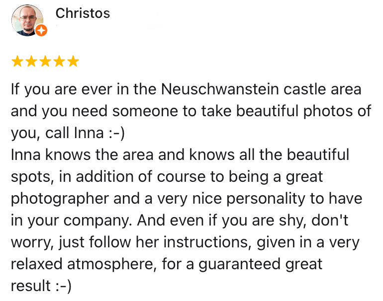 Five-star review for Neuschwanstein Castle photographer praising professional photoshoot experience and beautiful couple portraits in Bavaria
