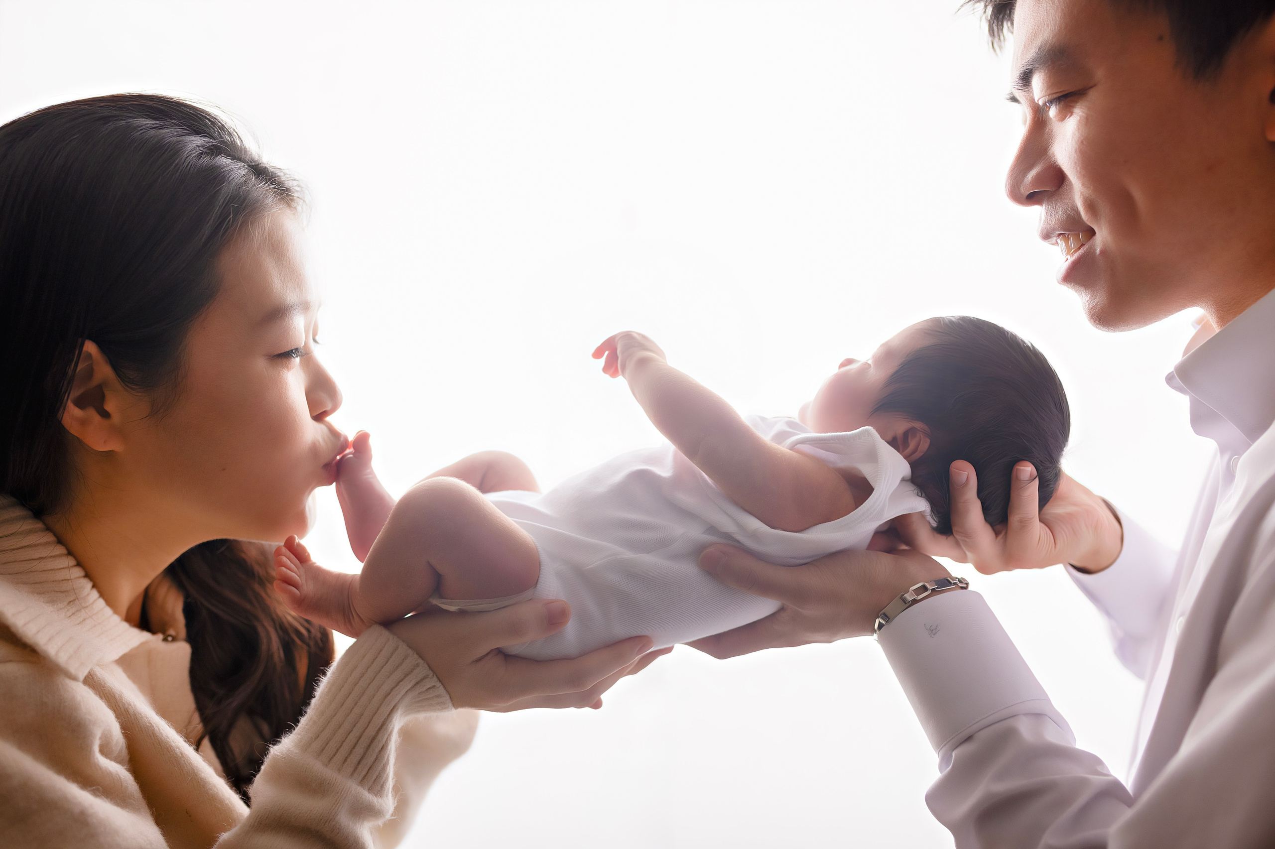 Liefdevolle newborn lifestyle shoot
