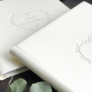 Tender wedding photo shoot. Professional photographer in Spain