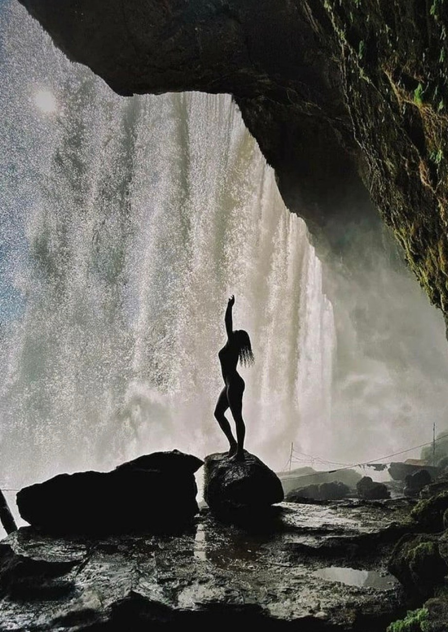ФОТОСЕСІЯ НА ВОДОПАДІ В АСТУРІЇ. Fotógrafo de bodas y familias en España, Málaga, Marbella
