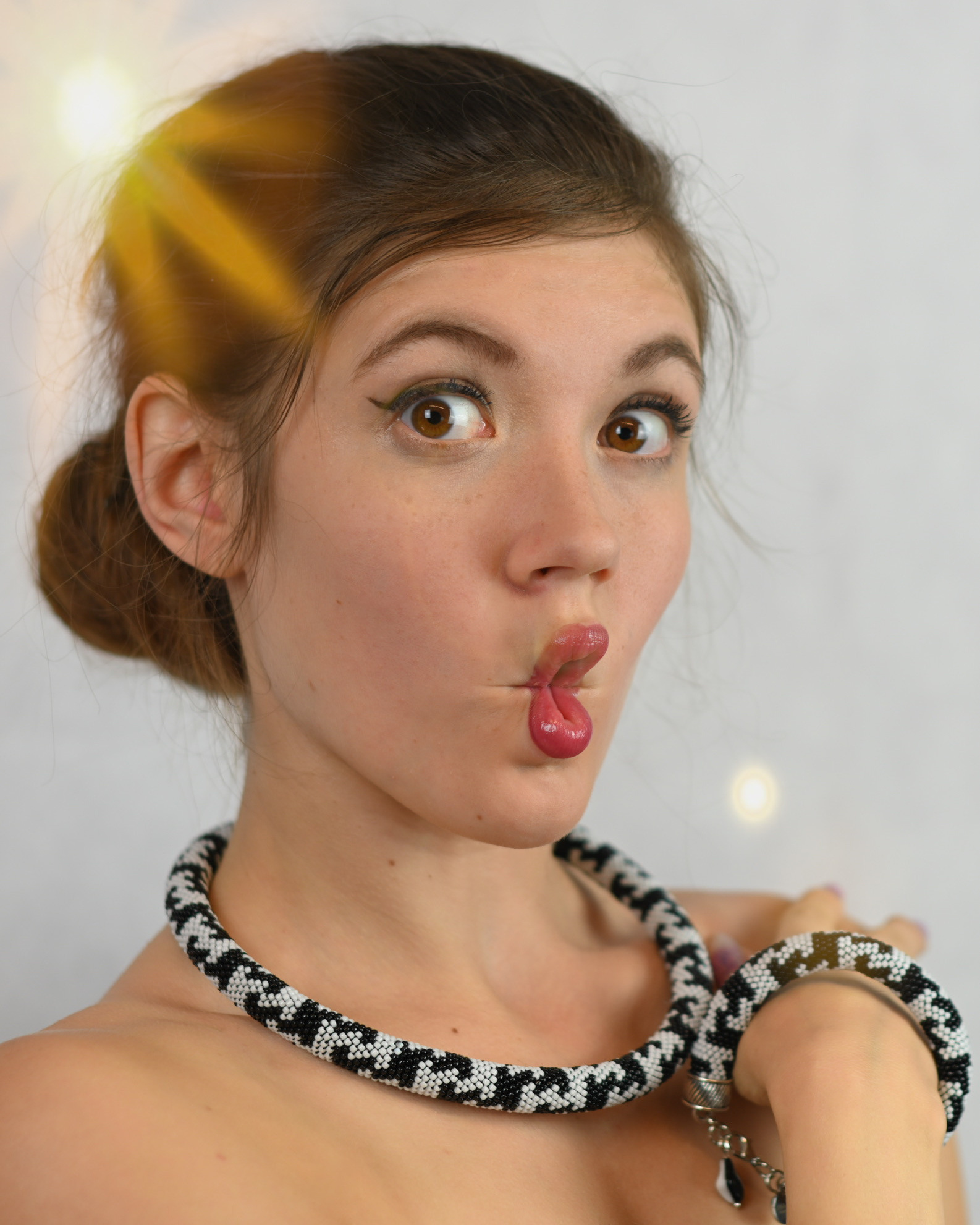 Bijoux pour cadeau. Milok et Kirok sont des gens positifs et réels. Nous serons ravis de v