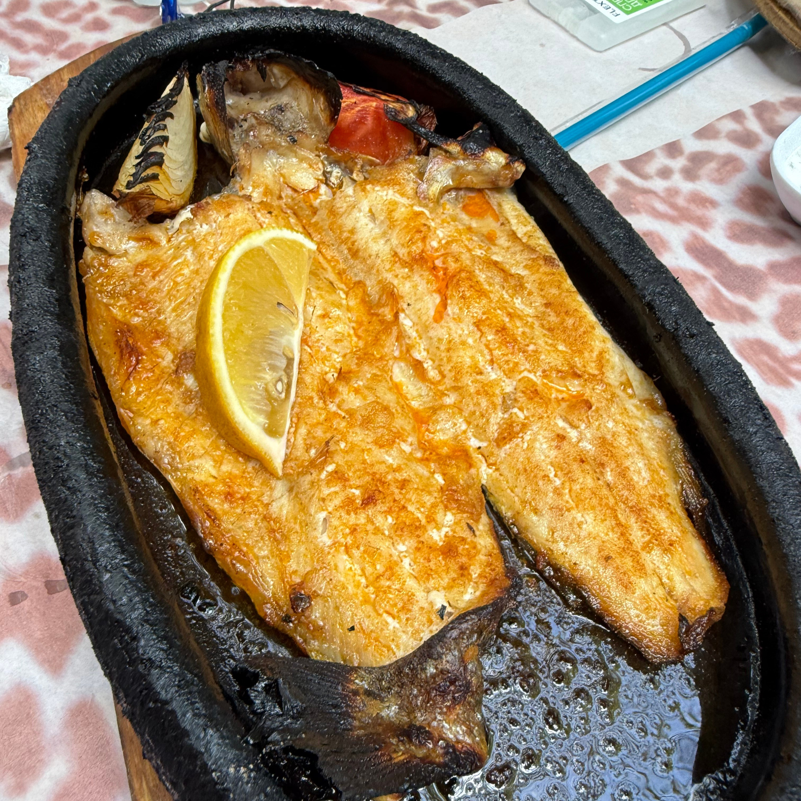 9 Tage in der Türkei: Entspannt und locker. Zwei Tage in jeder Stadt: Istanbul, Antalya, Kaş und ein Villenaufenthalt mit Bergblick