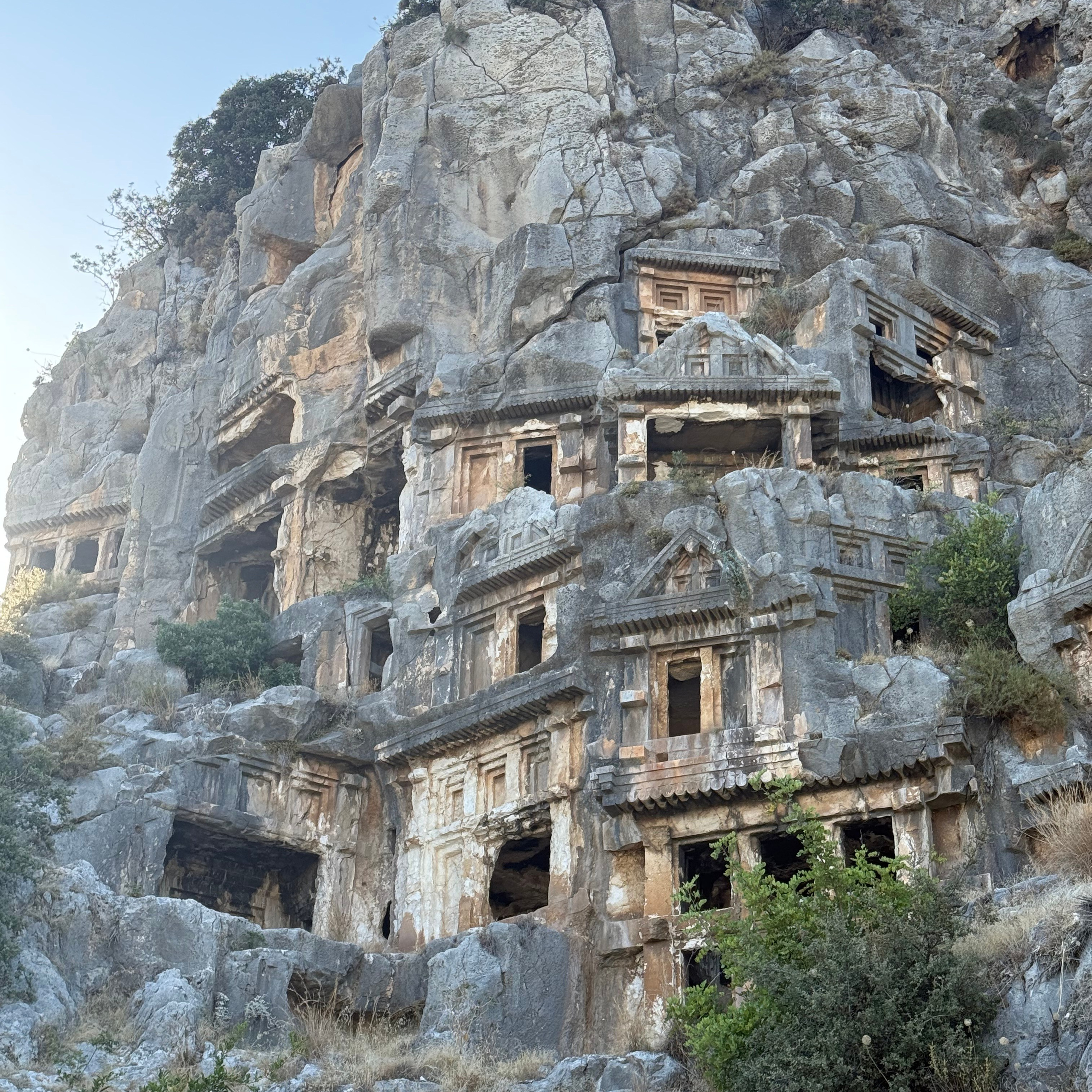 9 Tage in der Türkei: Entspannt und locker. Zwei Tage in jeder Stadt: Istanbul, Antalya, Kaş und ein Villenaufenthalt mit Bergblick