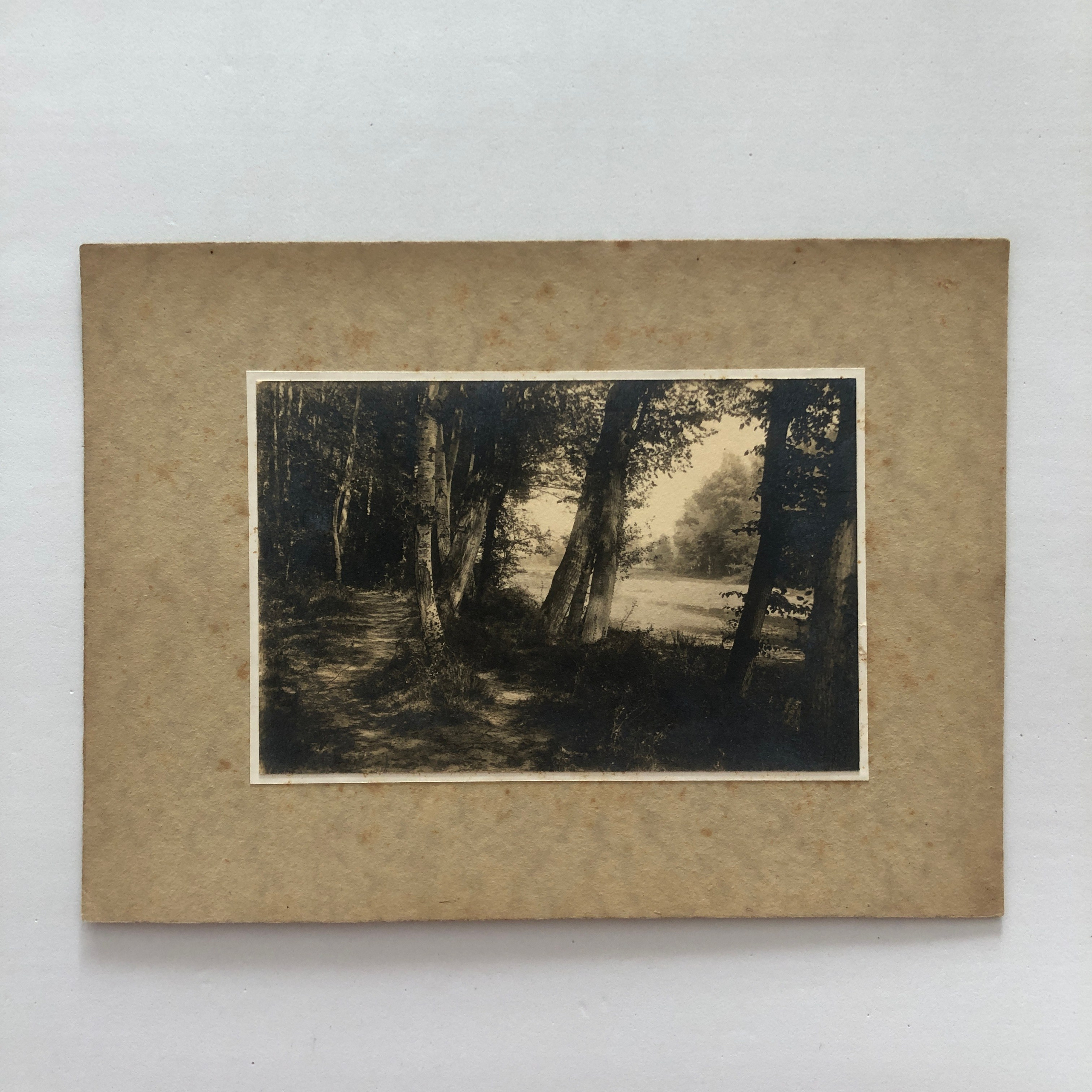 Antique photographs and cameras. Современнные и актикварные украшения в Барселоне, Москве и Санкт-Петербурге