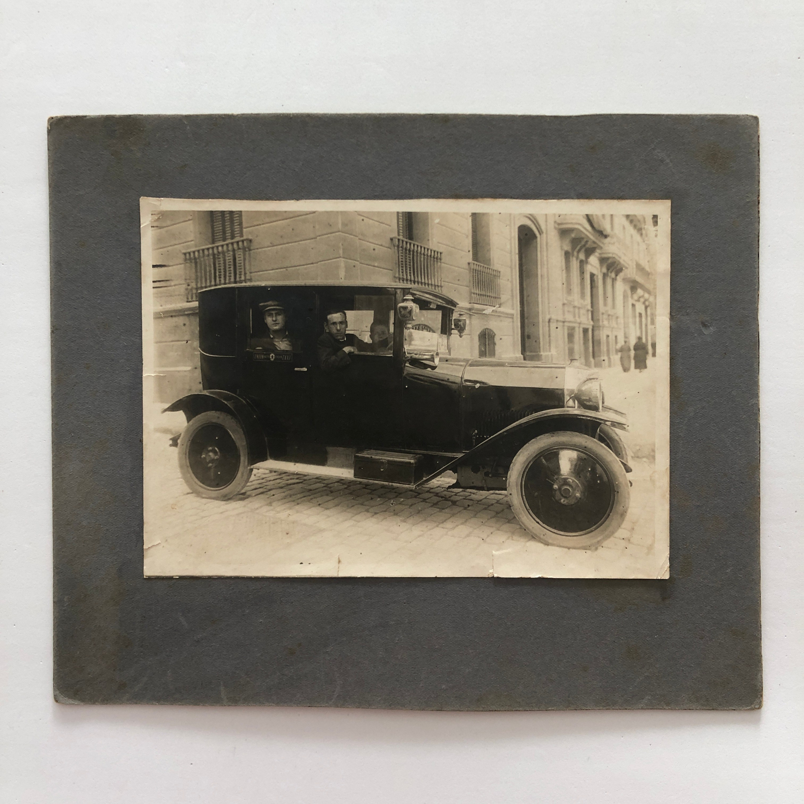 Antique photographs and cameras. Современнные и актикварные украшения в Барселоне, Москве и Санкт-Петербурге