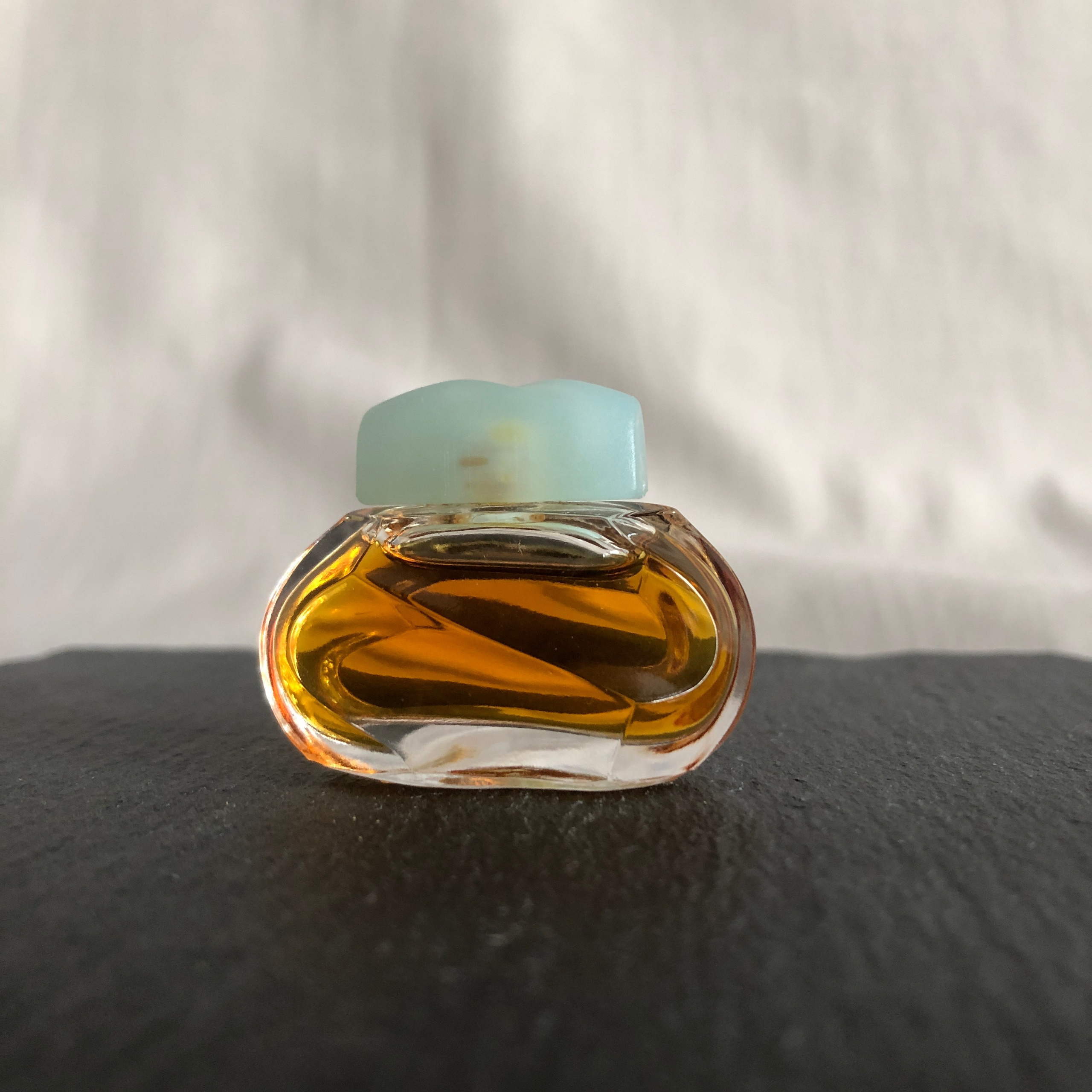 Estee Lauder «Knowing»