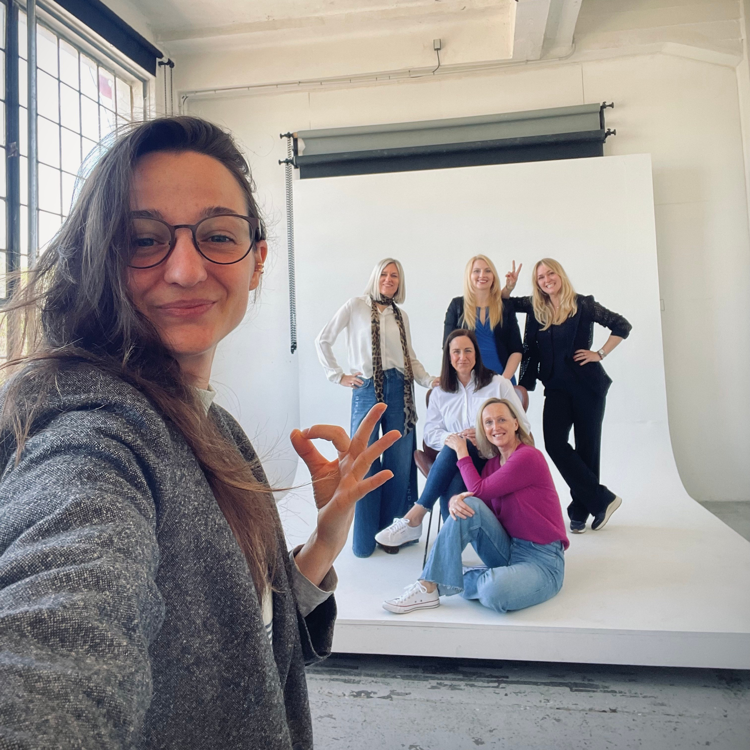 UVOLNI SE PŘED FOŤÁKEM. Dana Lišková — Empathetic Photographer | Introspective Artist |Neurodivergent Coach | Founder of Artepy.cz