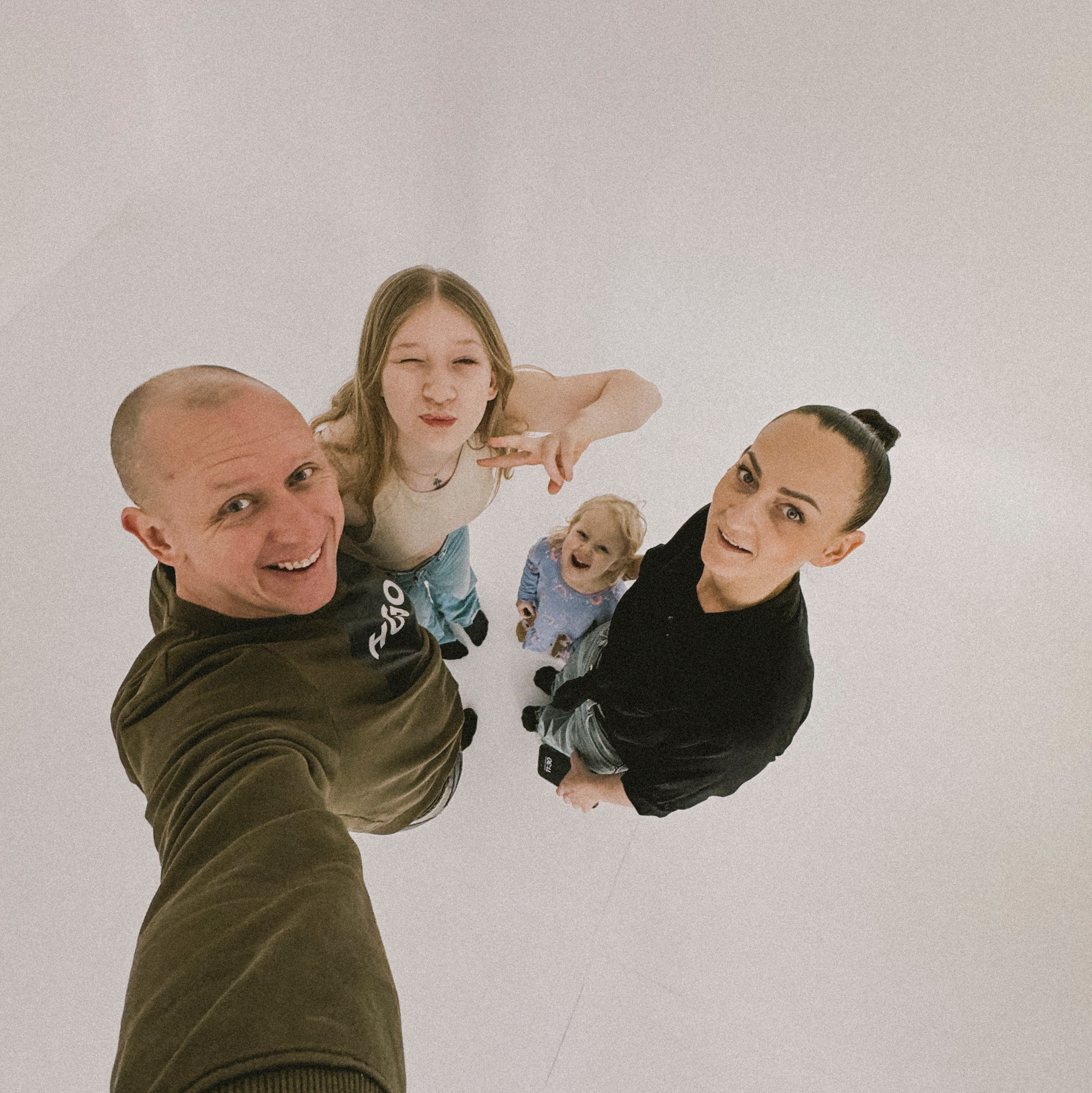 Sava studija jeb vieta, kur izpausties - iPhone Video School. Video shooting and creating with phone, iPhone Video School