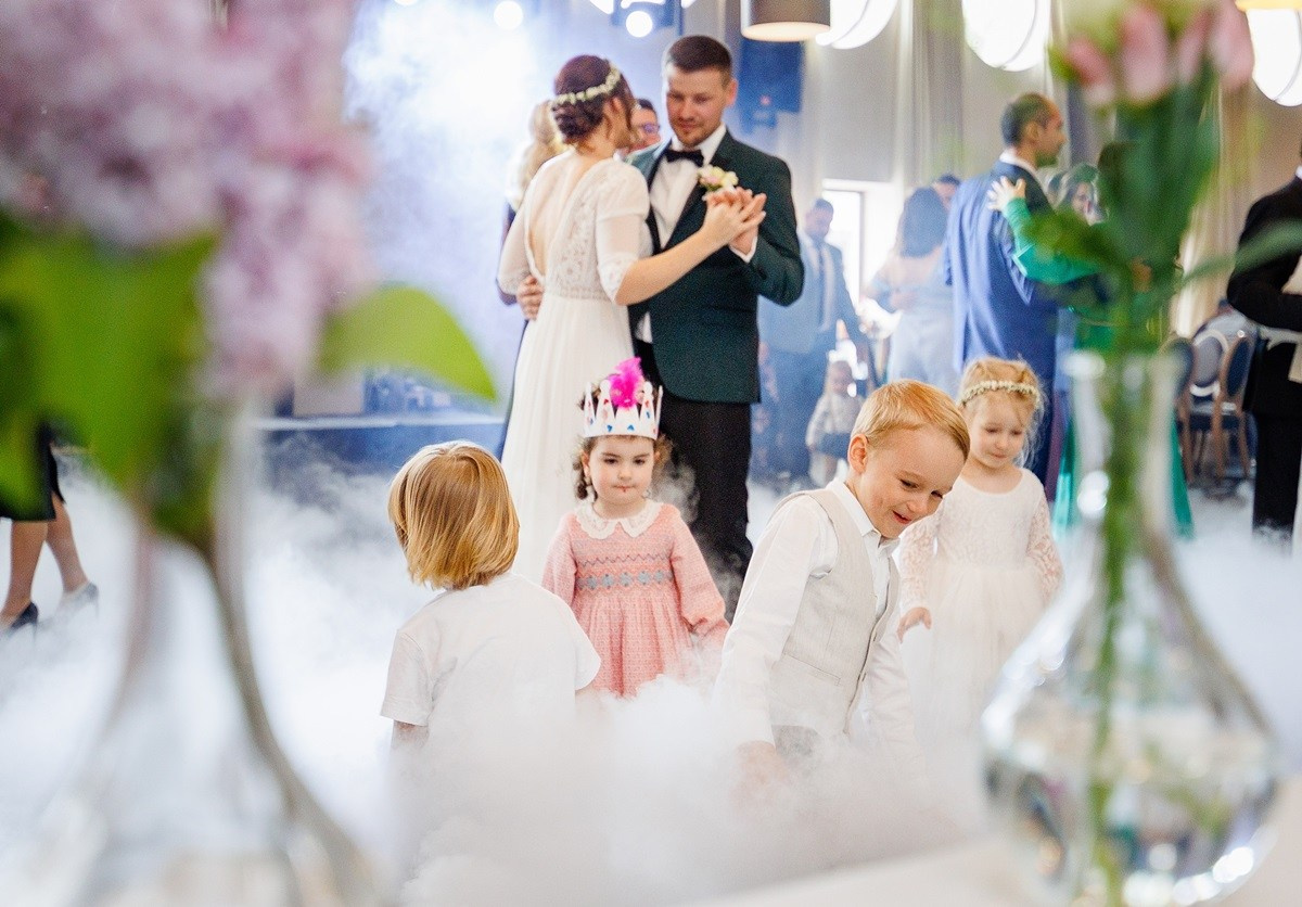 7 motive pentru care invitații vor evita telefoanele la nunta ta. Mădălin Ciortea - fotograf de nuntă și de familie | Dream Art Events