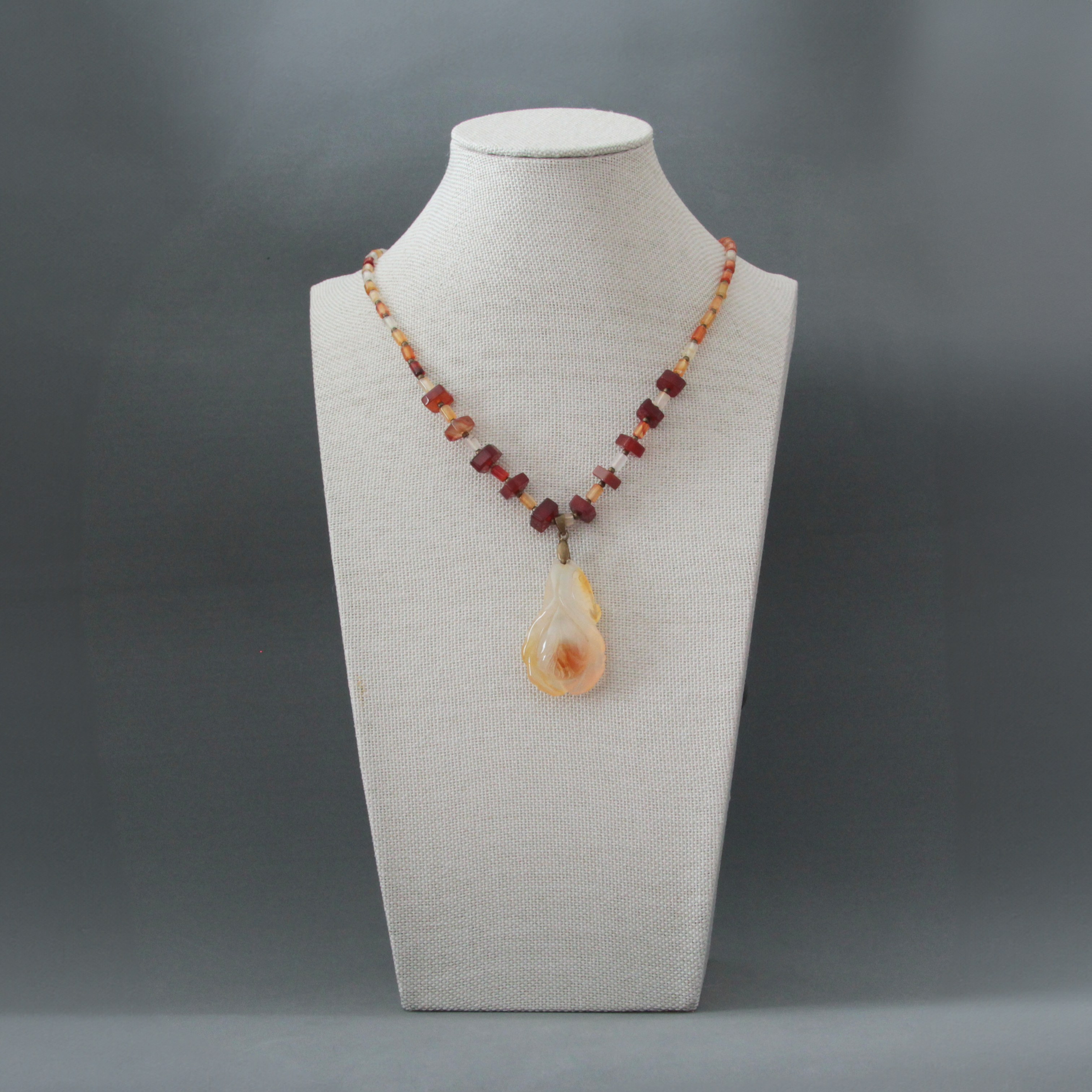 Modern Jewelry. Современнные и актикварные украшения в Барселоне, Москве и Санкт-Петербурге