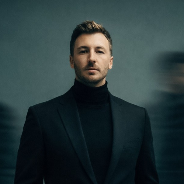 Fotograf de nunta in Bucuresti pentru cupluri care iubesc eleganta si emotiile reale. Fotograf nunta Bucuresti - Manu Ivanciu | Fotograf botez