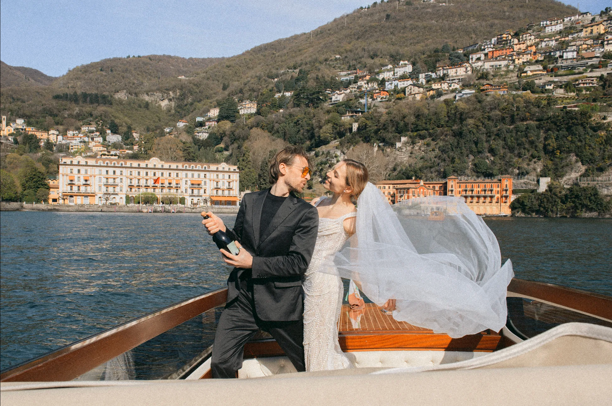 Couple Photoshoots at Lake Como Villas: Photography Fees, Permits & What to Expect. AnaMilanoFoto Fotografa Milano