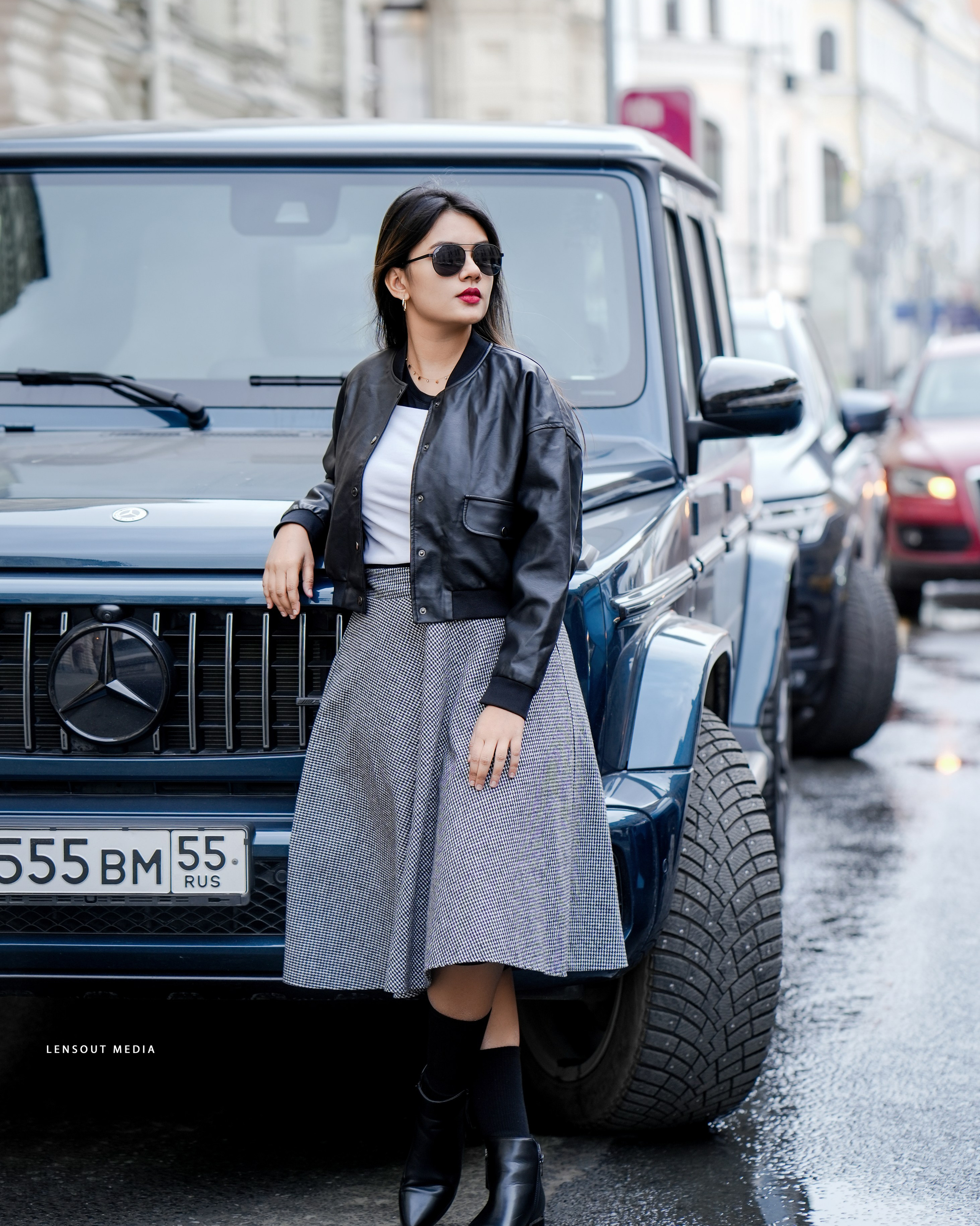 Jasmine Jafr posing with a blue Mercedes G Wagon.