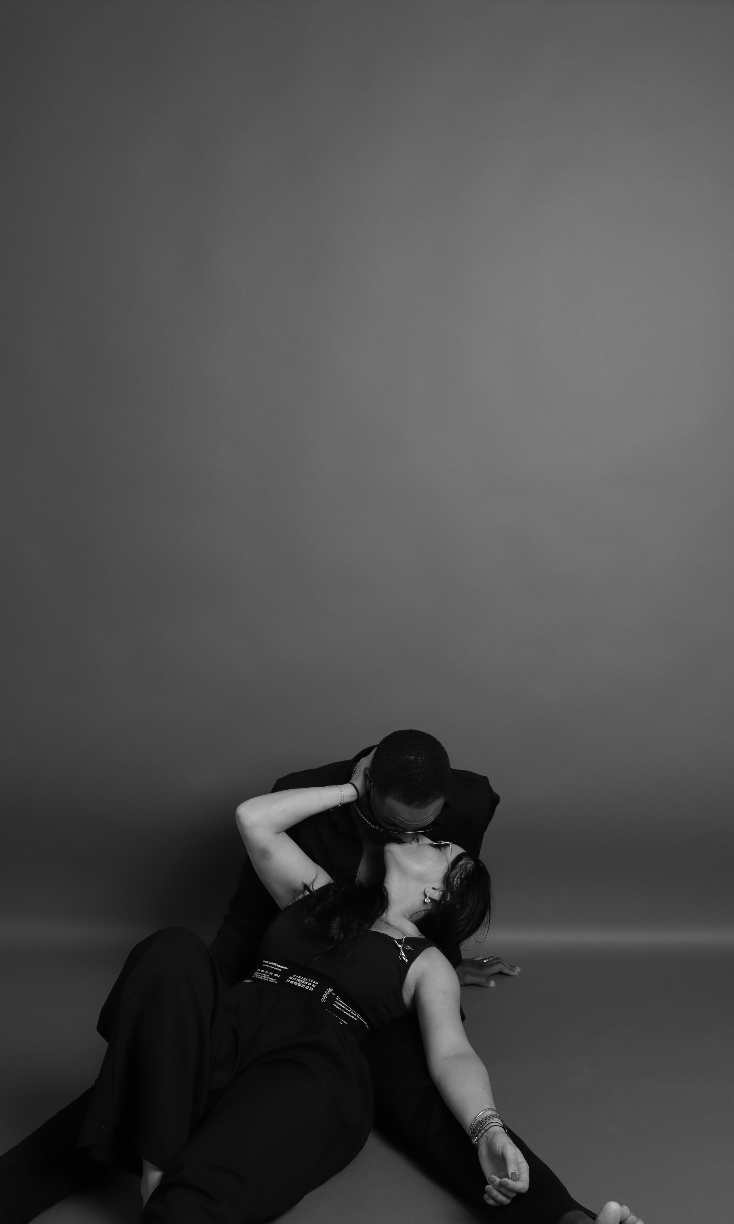 Оливковый фон. SHOOT IT YOURSELF — SELF PORTRAIT STUDIO IN CHICAGO